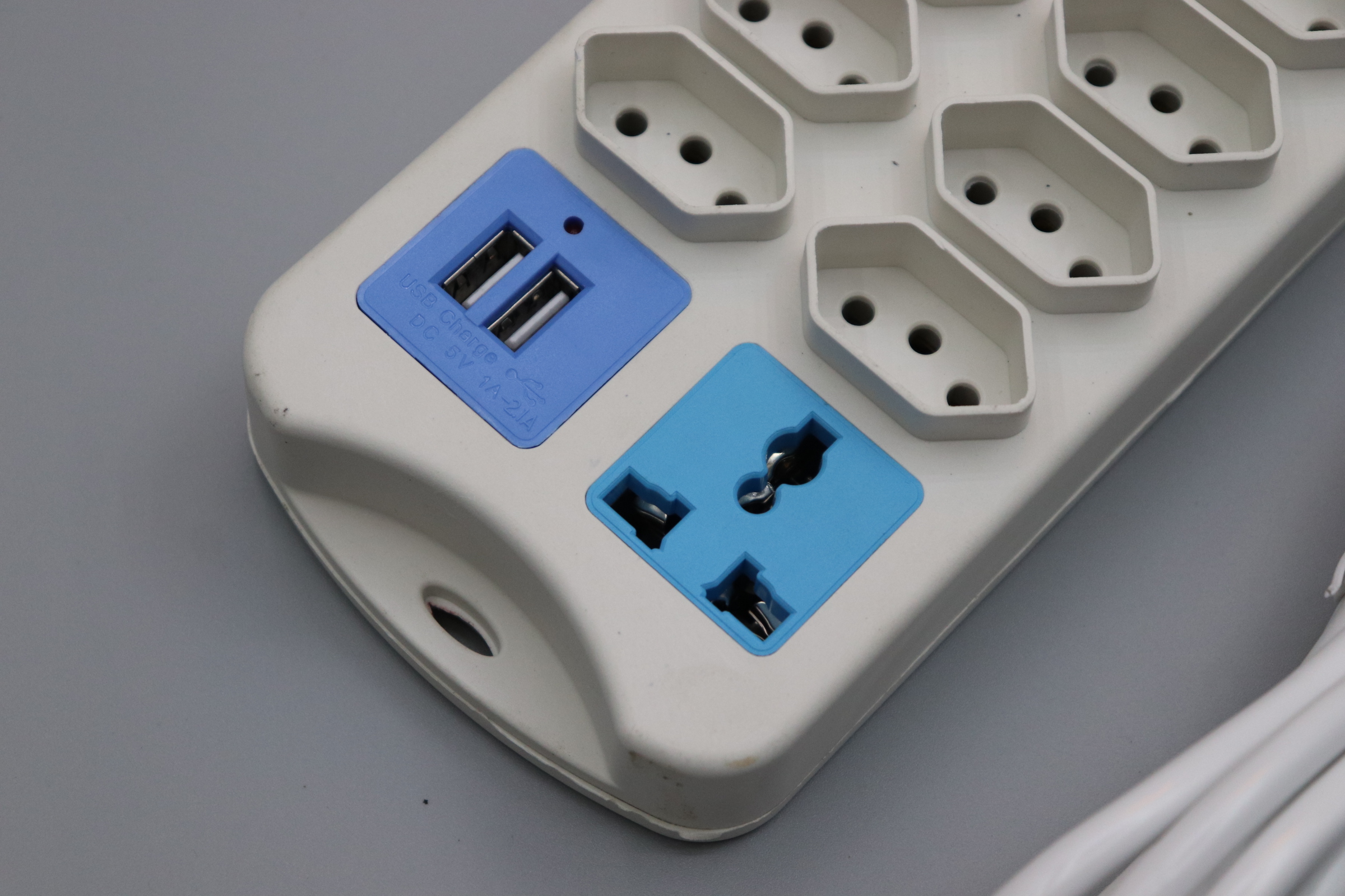 巴西三圆插头 插脚 南美洲 巴西规 巴西插孔 巴西插位 巴西标签 巴西认证 巴西电源插座 巴西证书排插 巴西插线板详情5