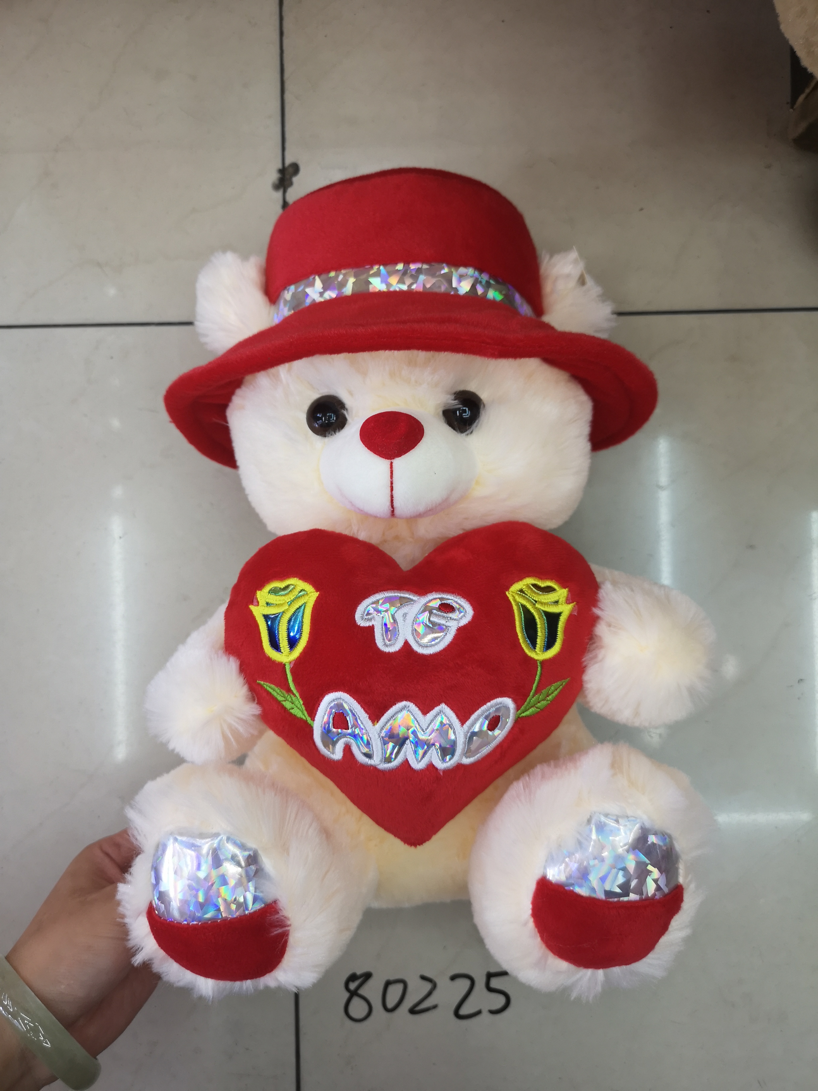 Yiwu Small Commodities City, 30-centimeter hat bear, heart-shaped bear colors can be mixed