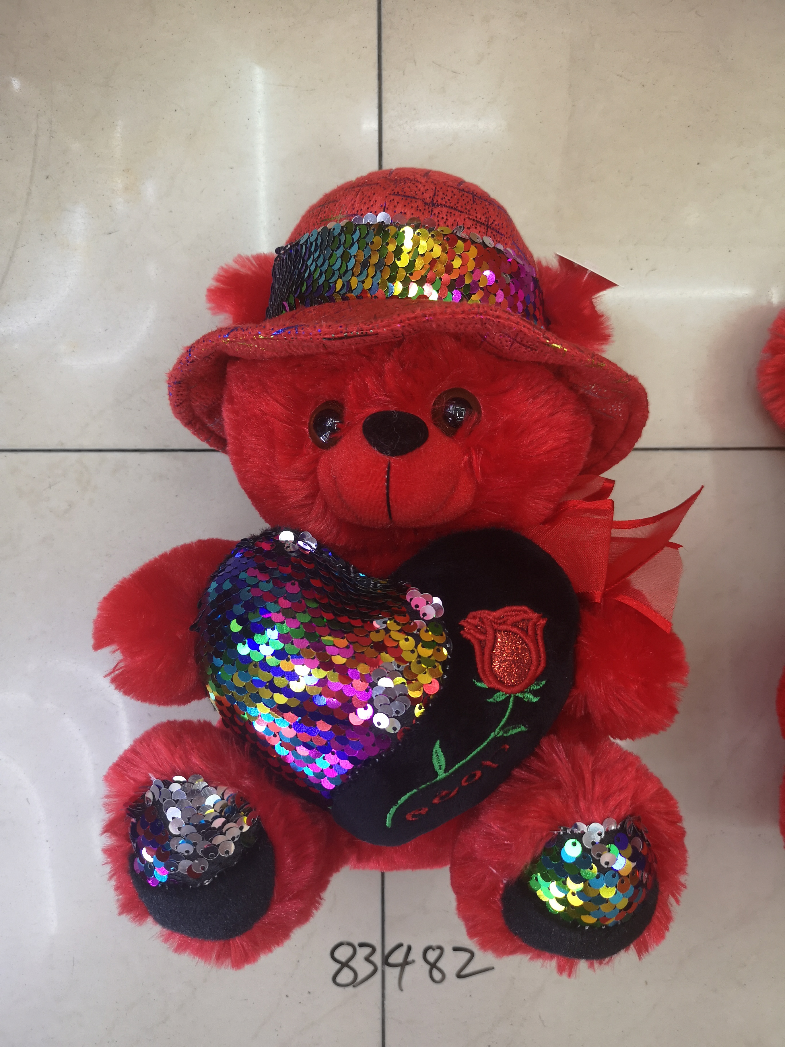 Yiwu Small Commodities City, a cute hat with 25 centimeters of sequins, and a red heart bear color