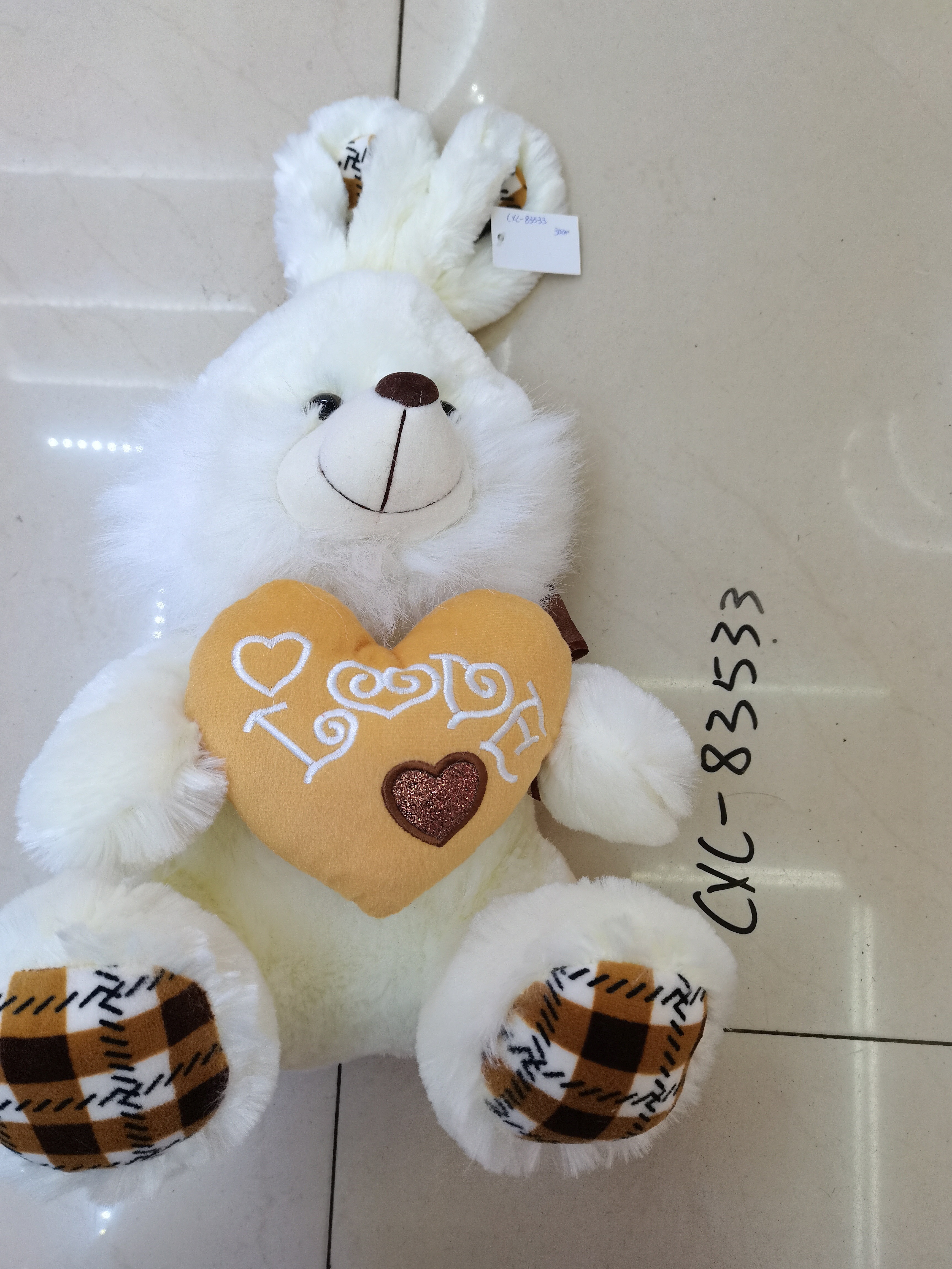 Yiwu Small Commodities City 30 cm, heart-hugging rabbit mixed color, plush toy