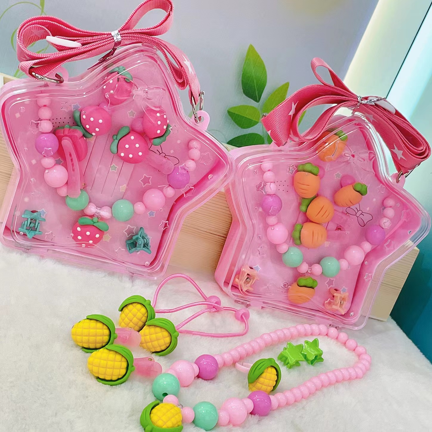 The five-star gift box with woven ribbons features a classic combination of fruit elements. It can be carried diagonally or in a backpack. The exquisite and cute design comes in a variety of hairpins, headbands and necklaces. It's a must-have for princesses Specification image