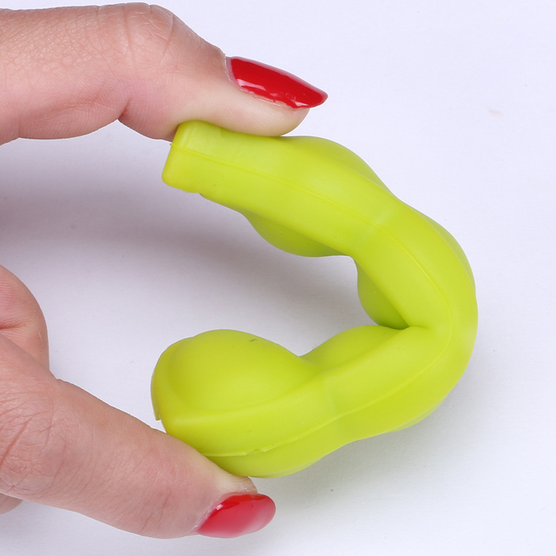 The new Wandoujia multi-functional portable silicone bag carrier, vegetable carrier, key pendant and other items are stacked Application Scenario