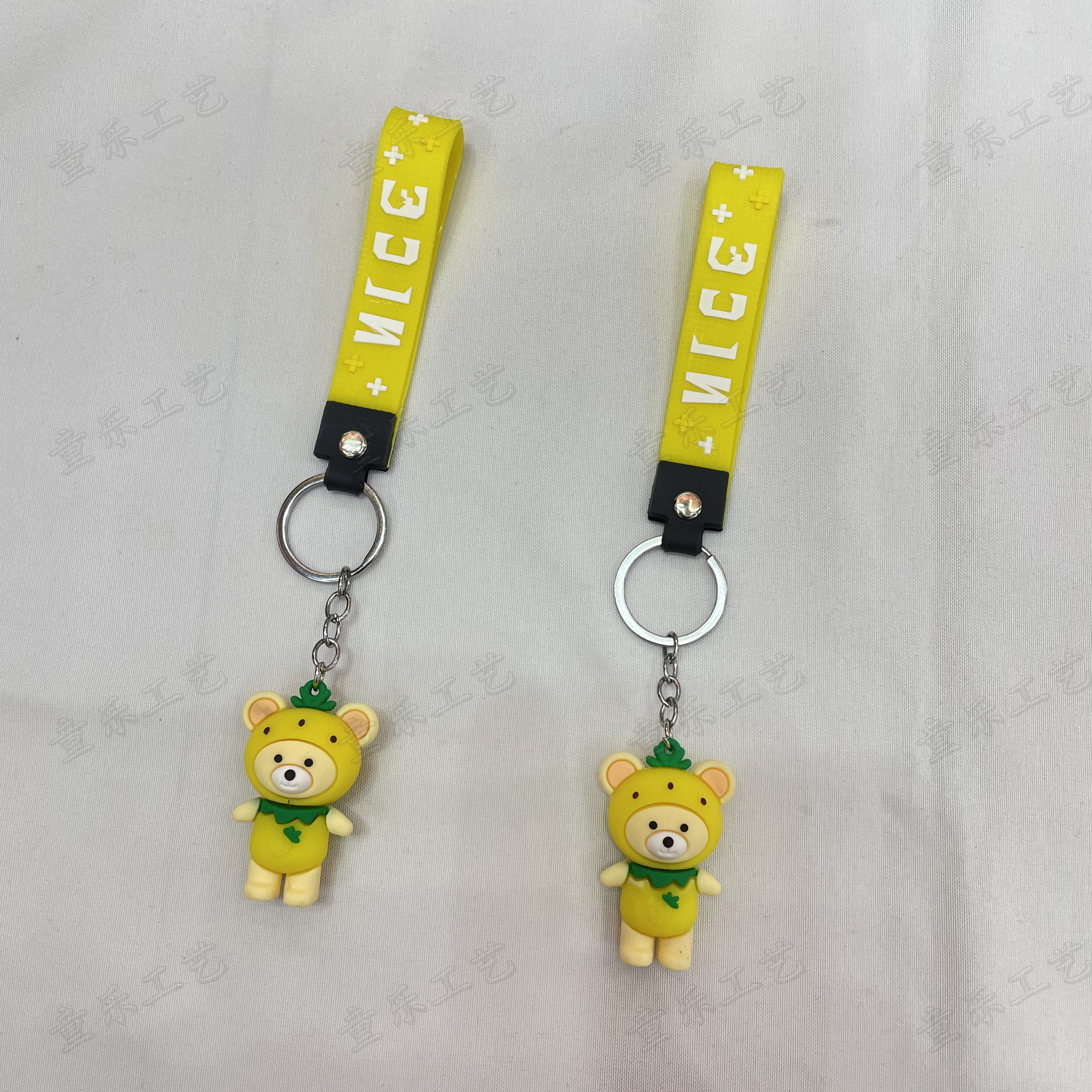 Creative and exquisite bear keychain cartoon key accessory three-dimensional bear silicone pendant Item Picture