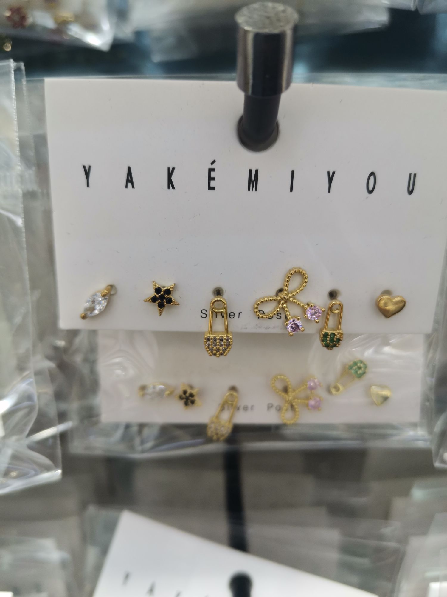 新款气质时尚潮流精致小巧型方便佩戴彩色小耳钉ins疯简约气质耳环