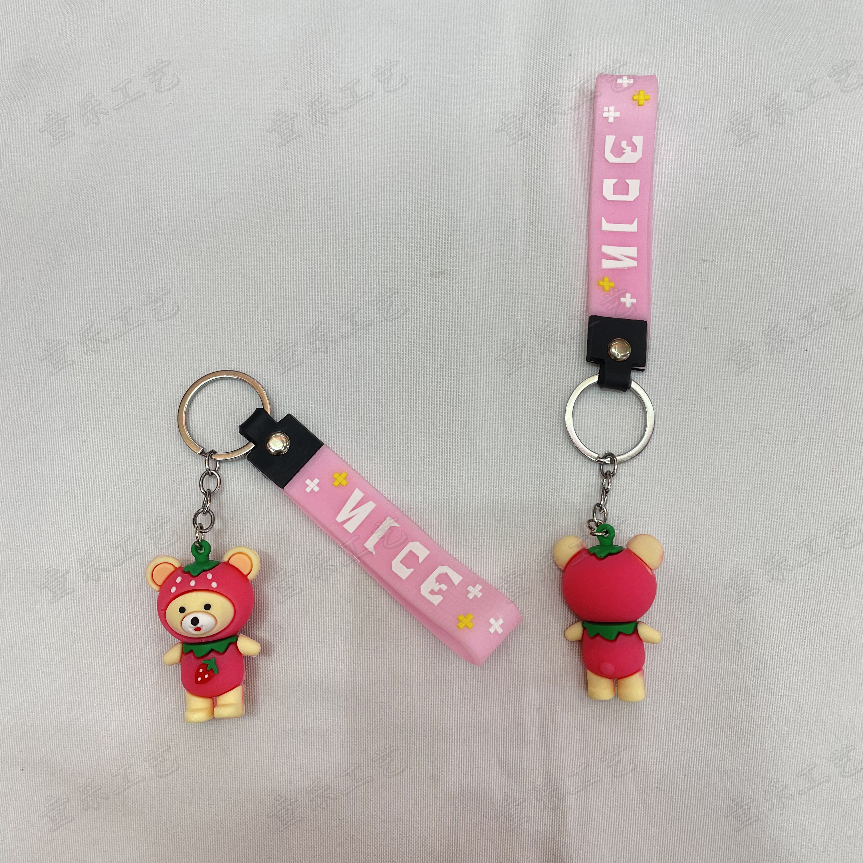 Creative and exquisite bear keychain cartoon key accessory three-dimensional bear silicone pendant details Picture