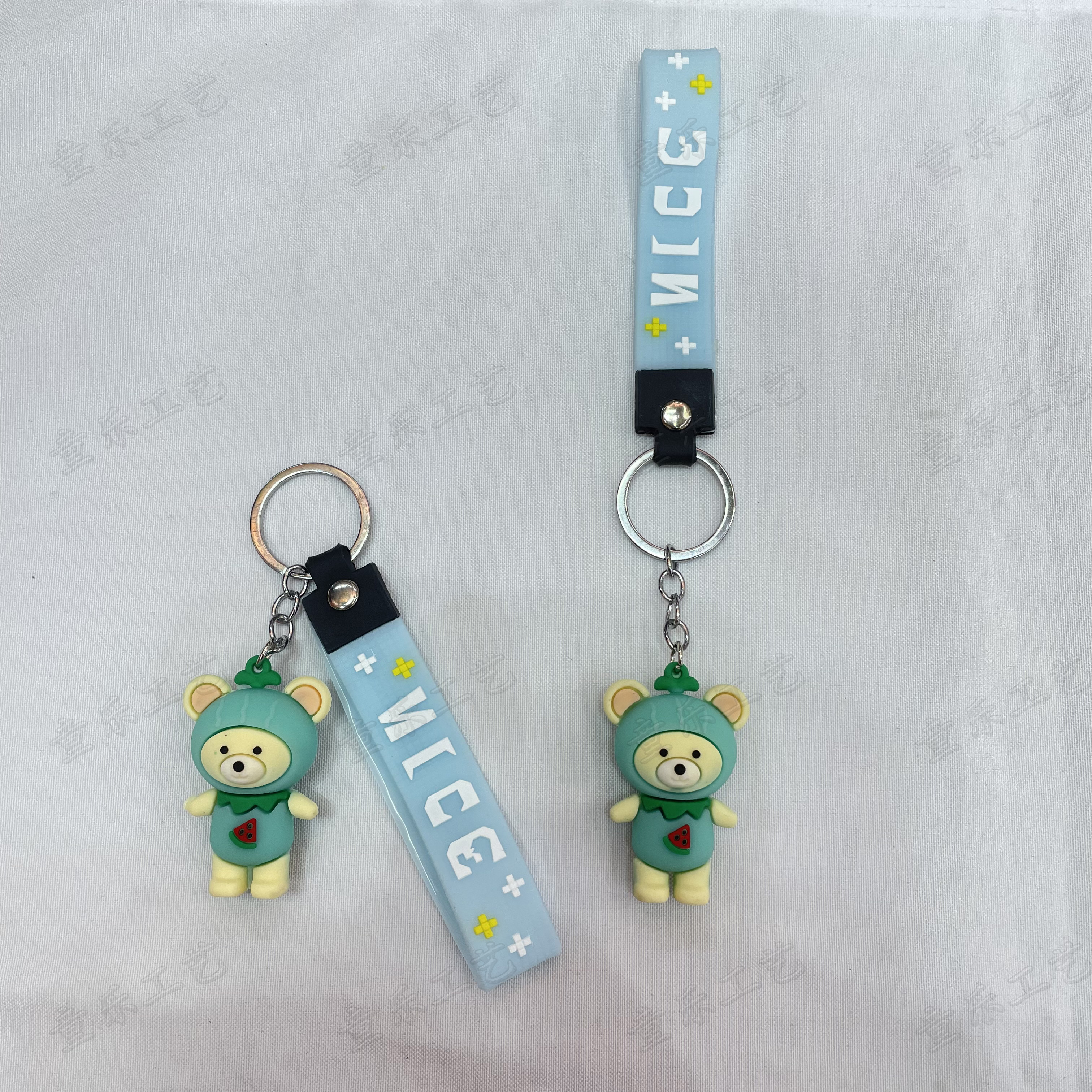 Creative and exquisite bear keychain cartoon key accessory three-dimensional bear silicone pendant Specification image
