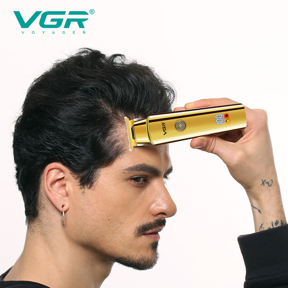 VGR947理發(fā)器電推剪批發(fā)家用電動頭發(fā)修剪器液晶數(shù)顯雕刻理發(fā)推剪白底實物圖