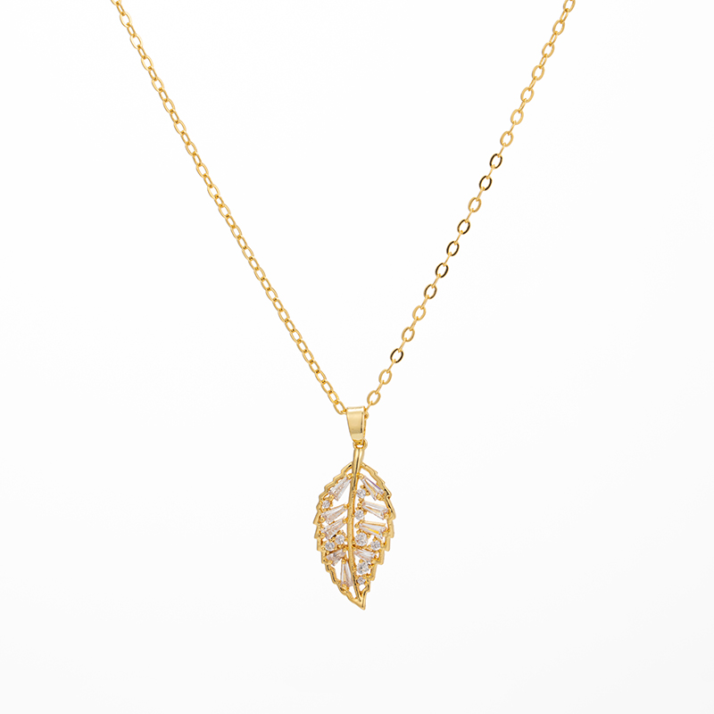 The color-preserving leaf zircon fashion internet-famous design light luxury niche women's necklace is simple and elegant with a sense of high-end. The 2022 new style collarbone chain does not fade. The pendant is dynamic and trendy Item Picture