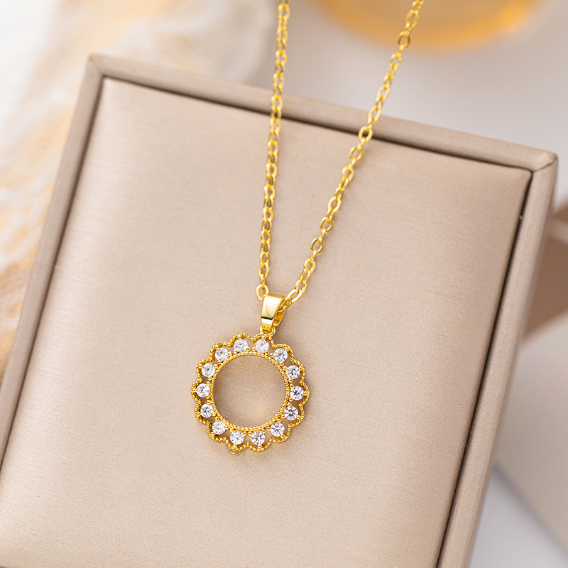 The color-preserving large circle zircon fashion internet-famous design, light luxury and niche women's necklace, simple and elegant, with a sense of high-end collarbone chain, 2022 new style, non-fading pendant, dynamic and trendy Specification image