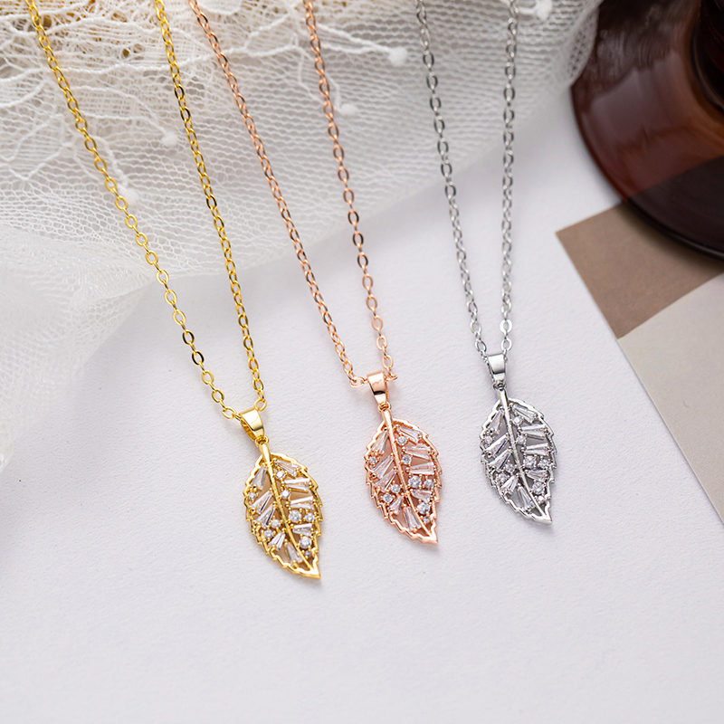 保色树叶锆石时尚网红设计轻奢小众女款项链简约气质高级感锁骨链2022年新款不掉色吊坠灵动新潮