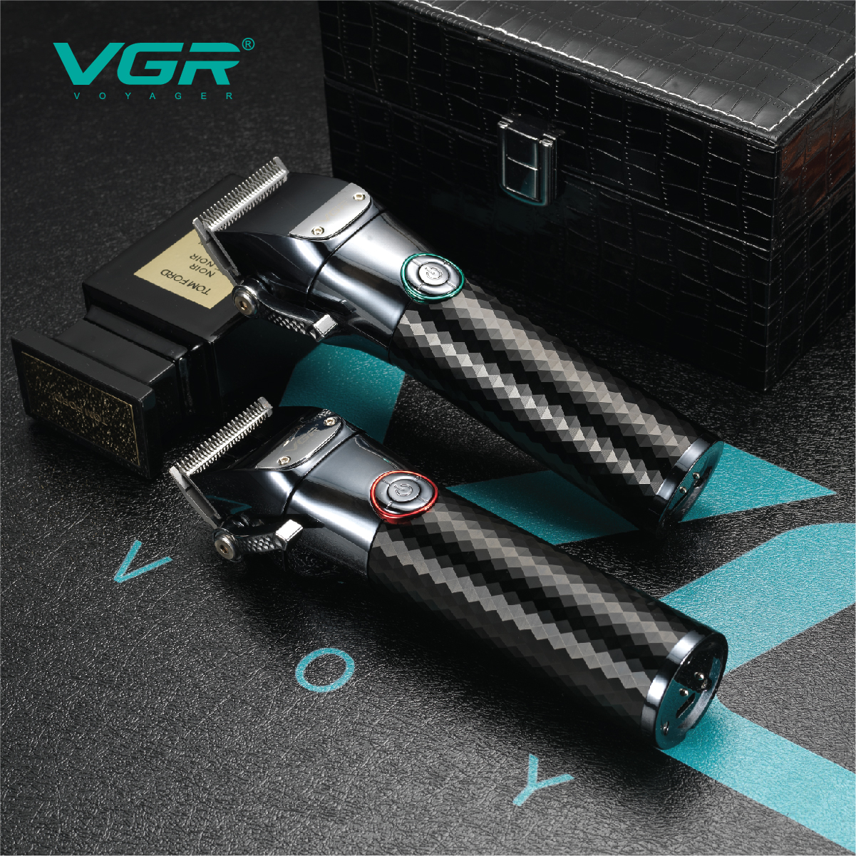 VGR Professional electric clipper, ultra-long battery life, LCD display base, charging, high-power shaving clipper 682 Application Scenario