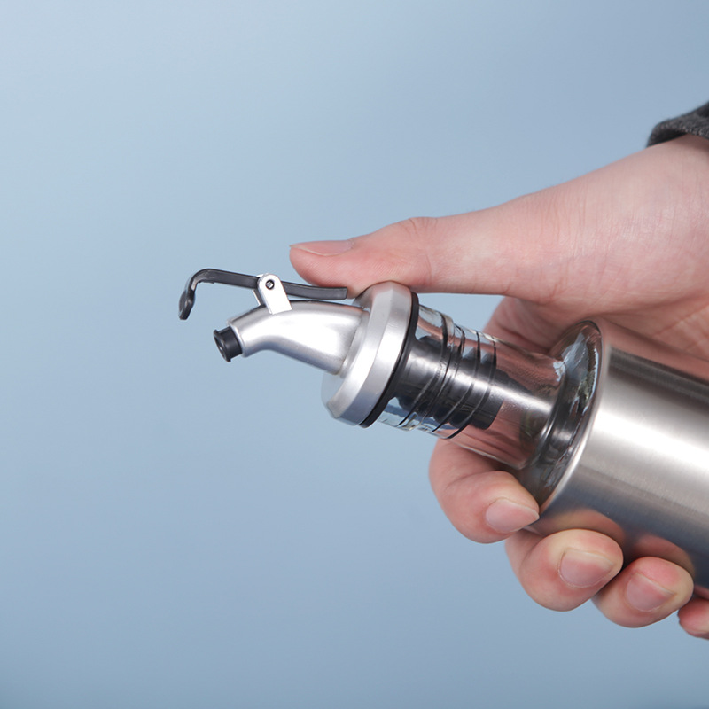 A Japanese-style stainless steel oil bottle for the kitchen, a press-type soy sauce bottle details Picture