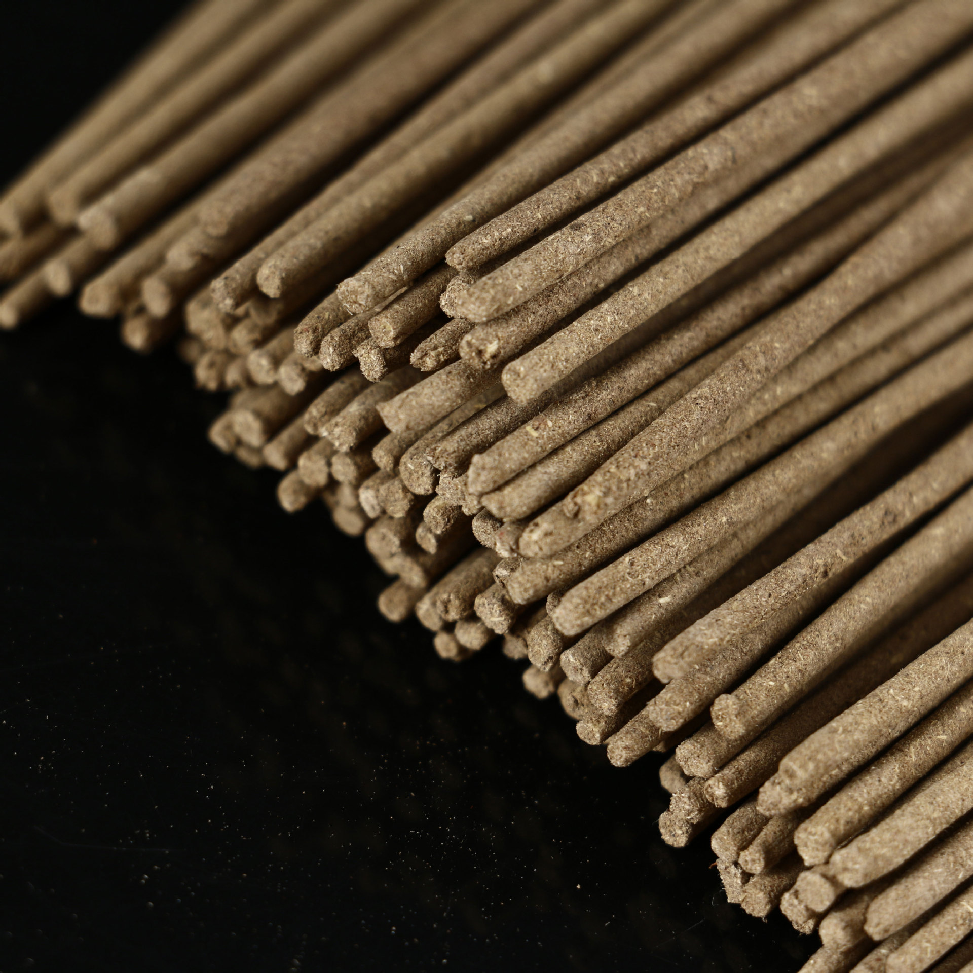 Fugui Agarwood Bamboo Stick Incense, Sunlight Hill Agarwood Buddha Worship Household Stick Incense, Worship and Worship Incense factory direct sales Buddha Worship Incense, Special Black Agarwood Bamboo stick Incense Household Worship and Buddha Incense, Stick Incense, Bamboo stick Incense Factory wholesale details Picture