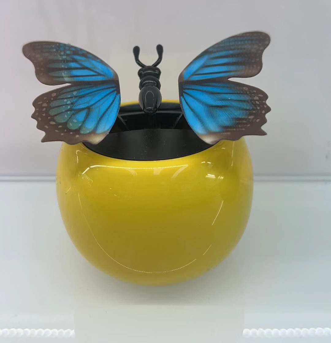 黄色太阳能车上摆件（蝴蝶花）新款太阳能车载摆件中控台汽车摆件