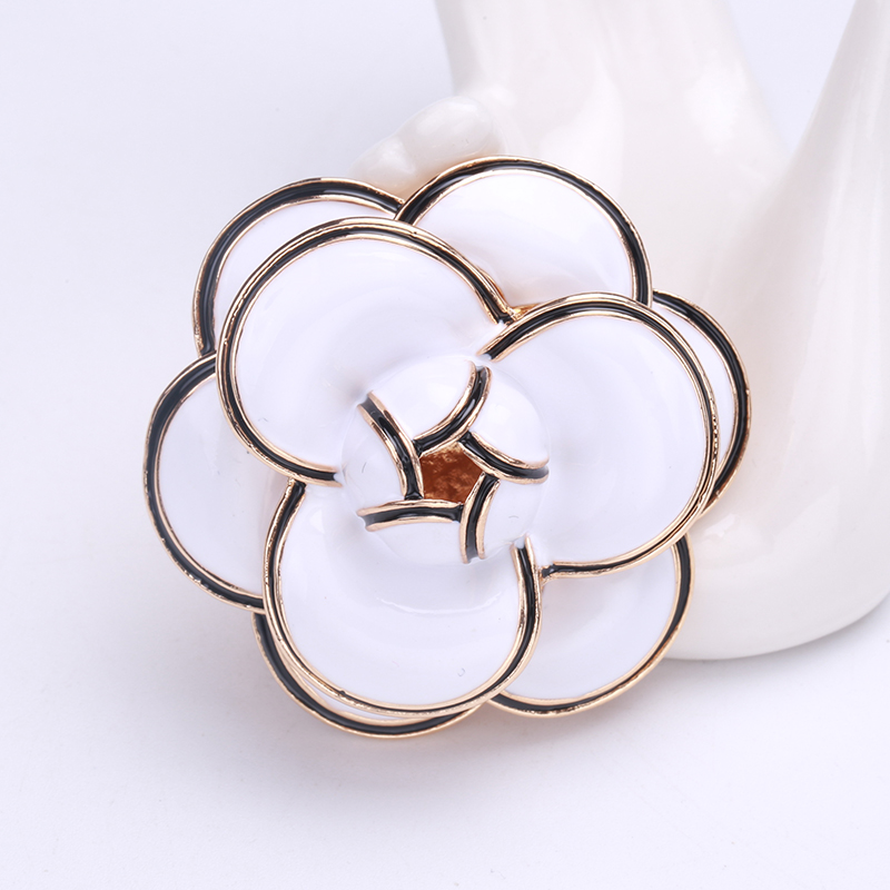 Factory direct sales of creative and light luxury Korean version new best-selling water diamond oil drip camellia brooch light luxury creative retro brooch simple and fashionable accessory pin in stock details Picture
