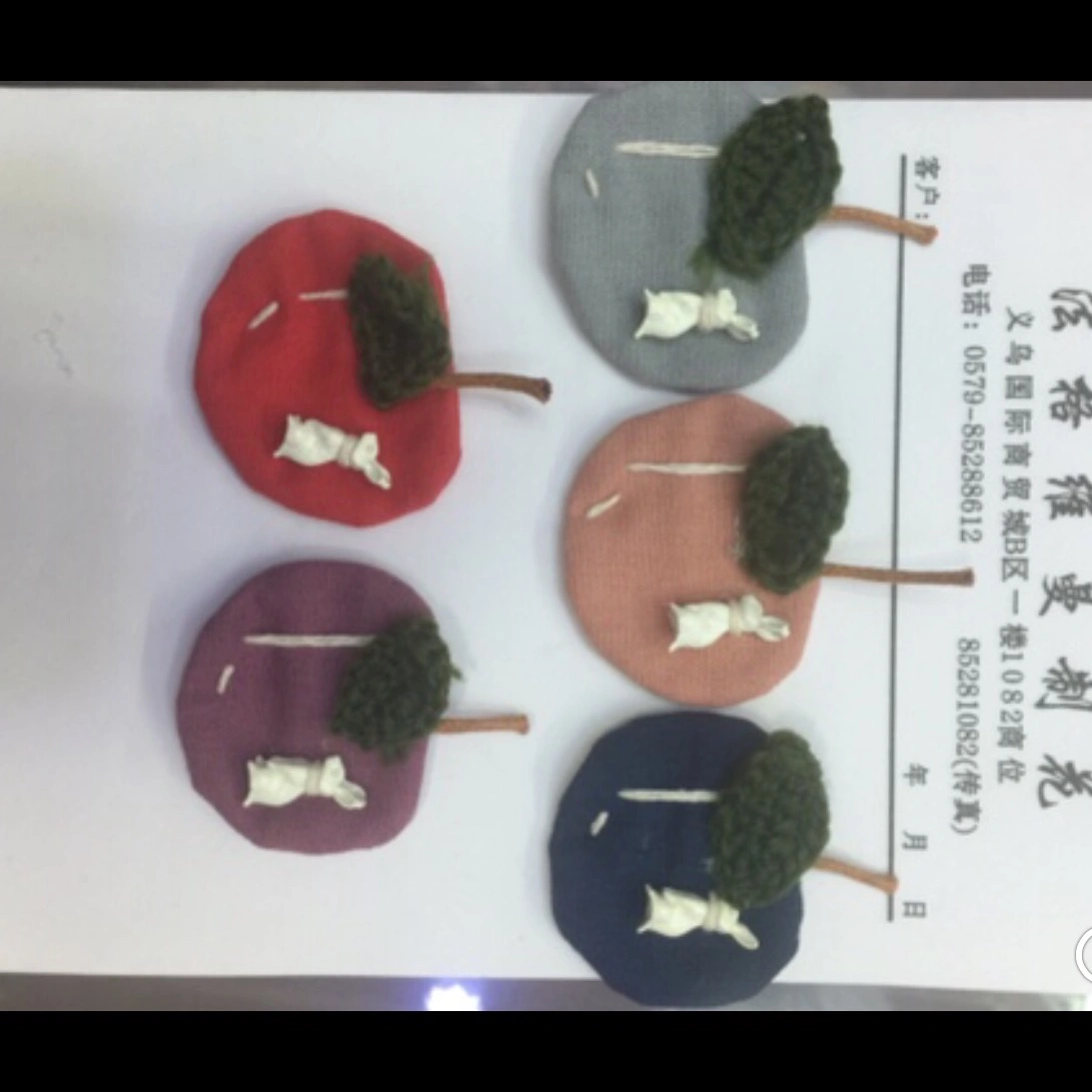 The leaves of the Korean-style linen apple are hand-hooked with wool thread Specification image