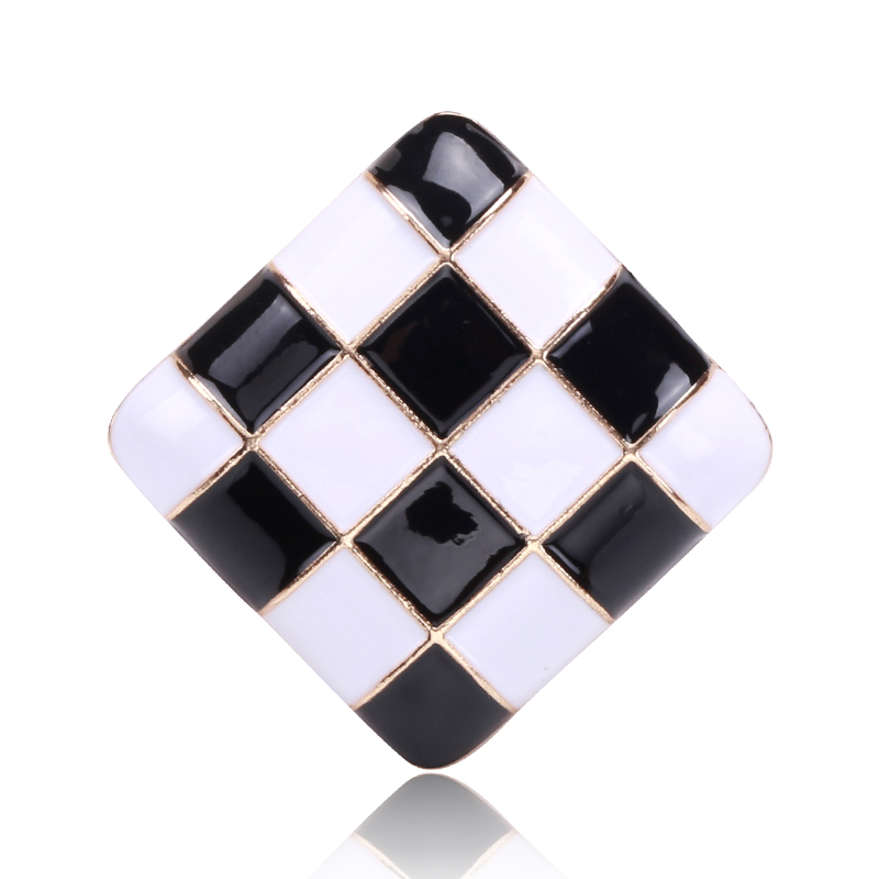 Factory direct sales of creative light luxury Korean version new best-selling oil drip checkerboard pattern brooches, light luxury creative retro brooches, simple and fashionable accessory pins in stock Item Picture