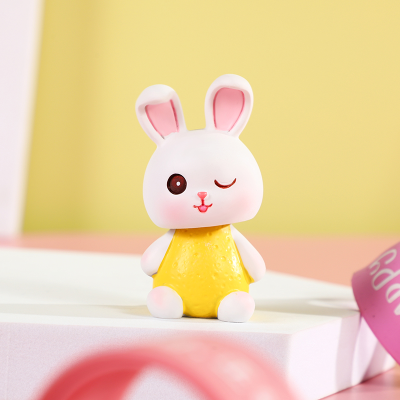 New color spring rabbit resin handicraft display for the Year of the Rabbit 2023, a small gift for children, a cute table cake display piece Application Scenario