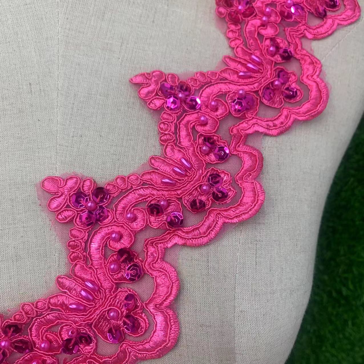 The clothing accessories feature golden sequins, bone spurs and embroidered edges Application Scenario