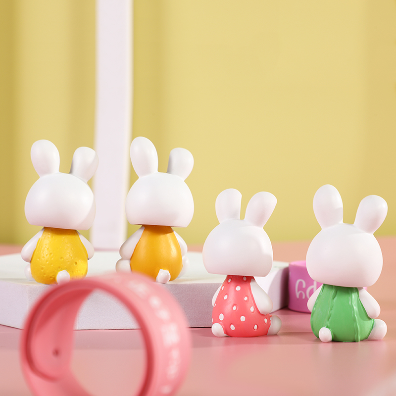 New color spring rabbit resin handicraft display for the Year of the Rabbit 2023, a small gift for children, a cute table cake display piece Item Picture