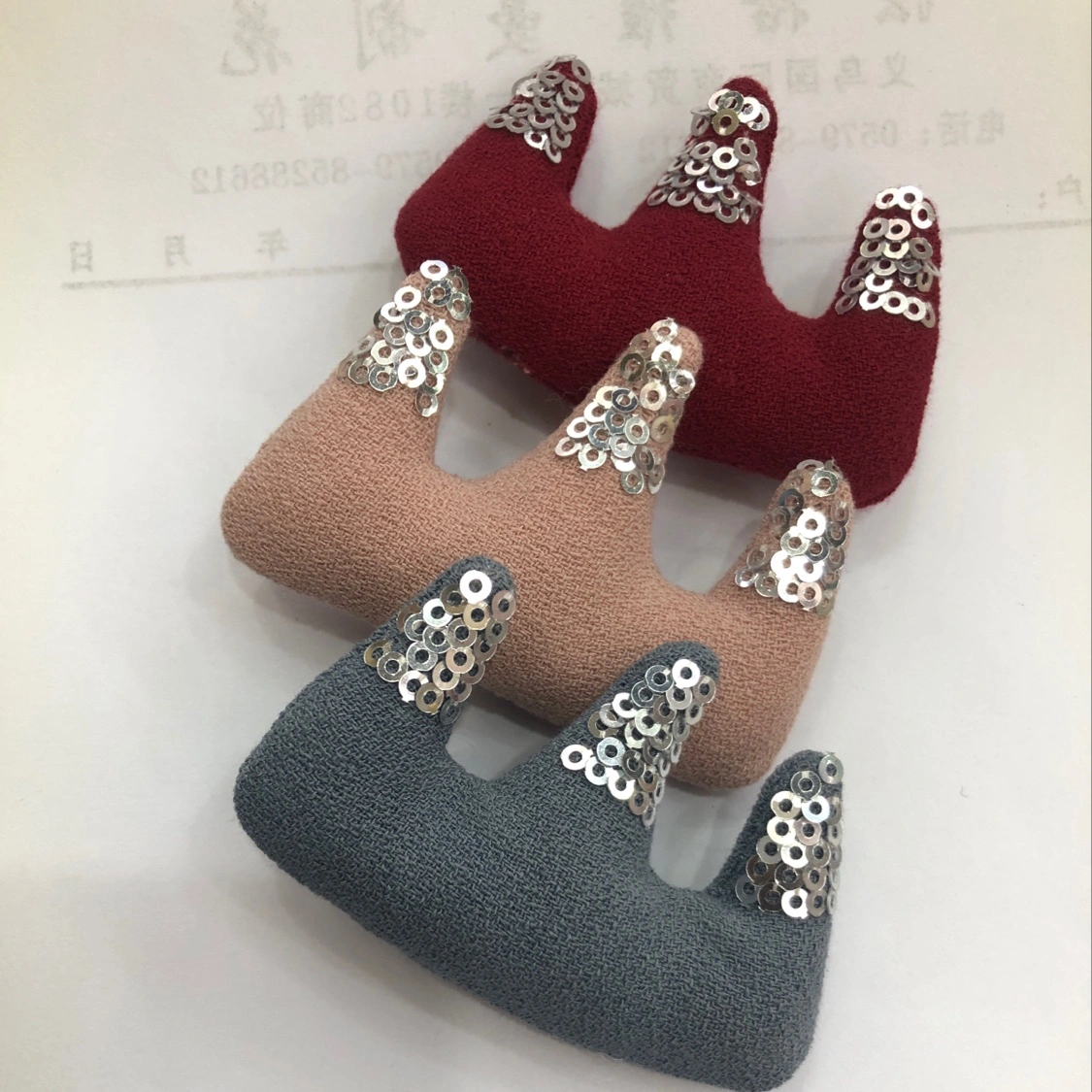 The sharp corners of the linen crown are embroidered with sequins ----3 colors Application Scenario