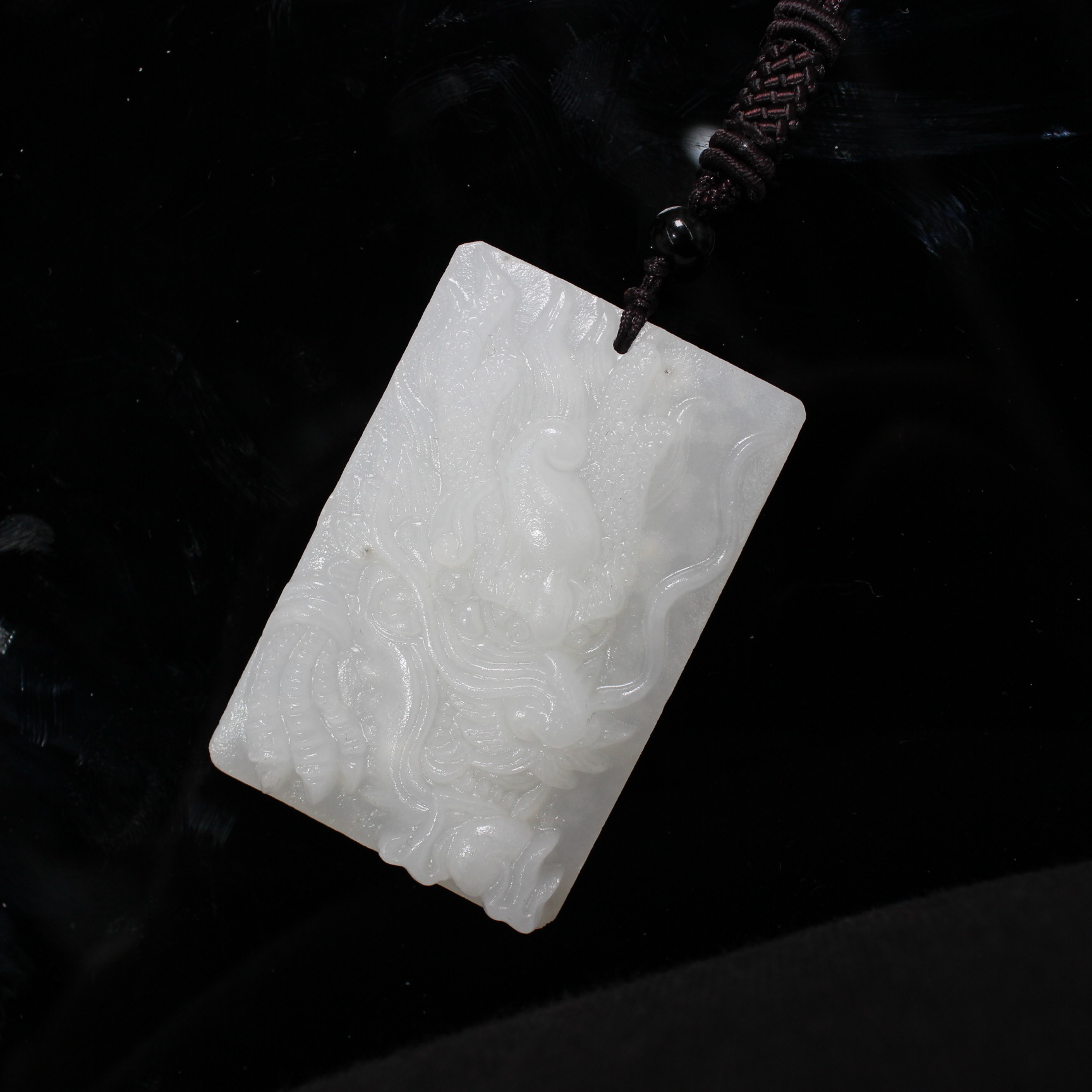 The white jade crystal pearl treasure mixed white marble pendant is a multi-functional necklace suitable for both women and men Item Picture