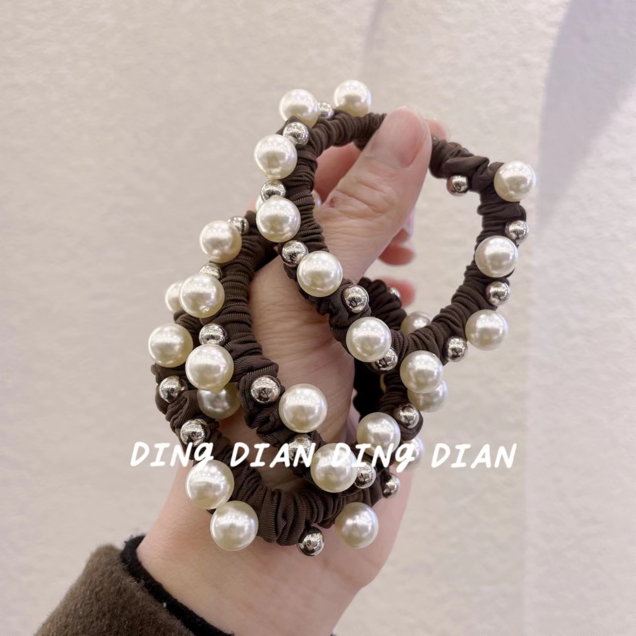 Dingdian No.1 Store offers basic high-elasticity hand-nailed pearl cloth rings, hair bands and rubber bands B19101 Application Scenario