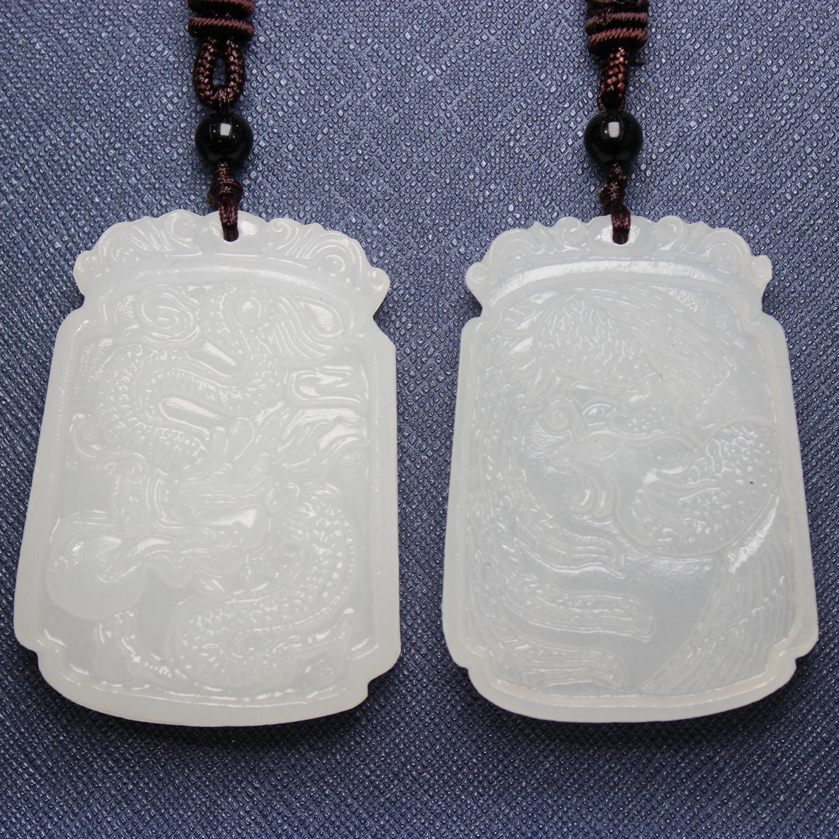 The white jade crystal pearl treasure mixed white marble pendant is a multi-functional necklace suitable for both women and men Application Scenario