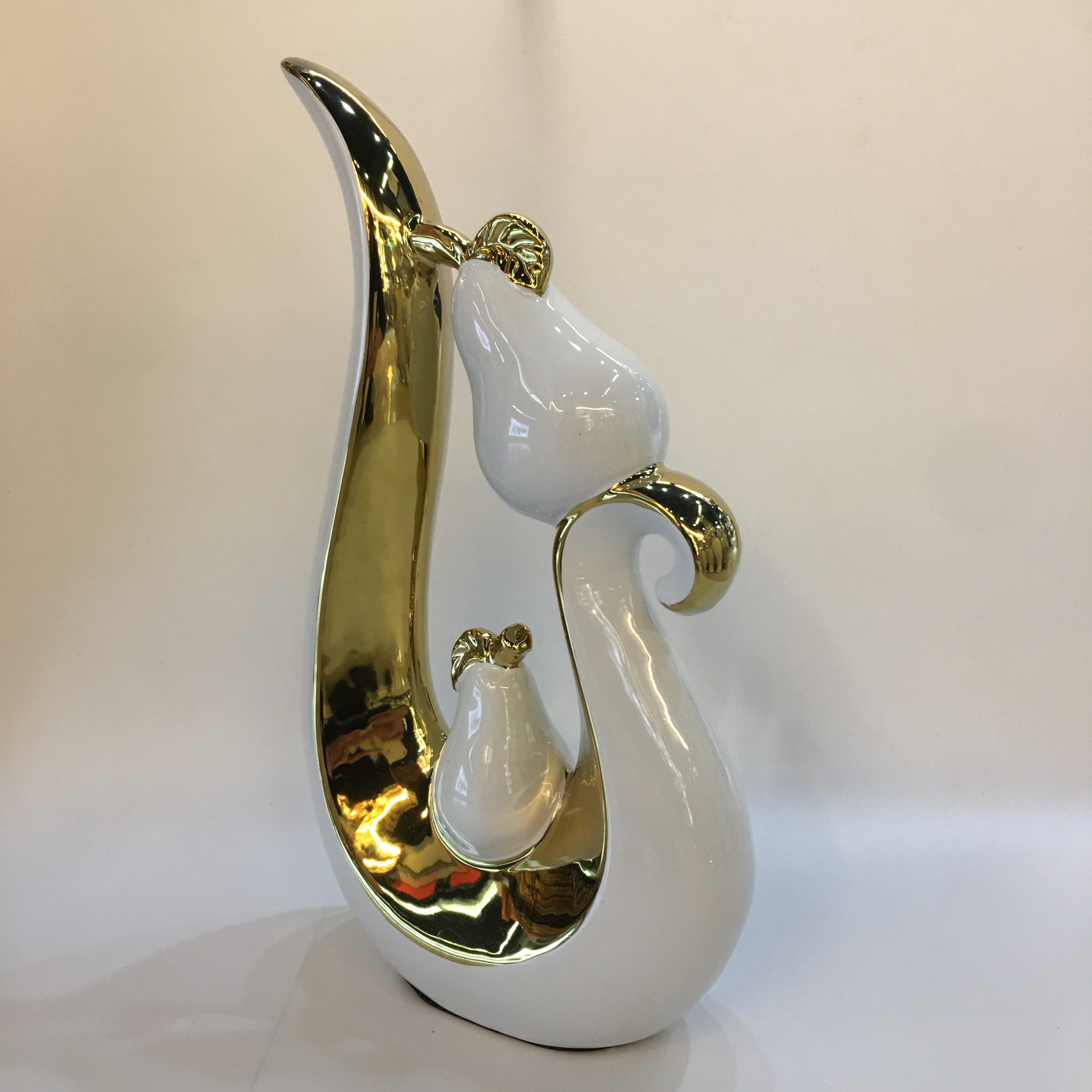 2025chinagoods904 New Products: Handicrafts, gifts, craft ornaments, light luxury hotel and home furnishings, ceramic electroplated ornaments, creative abstract art, soft furnishings, office model rooms, TV cabinet ornaments Application Scenario