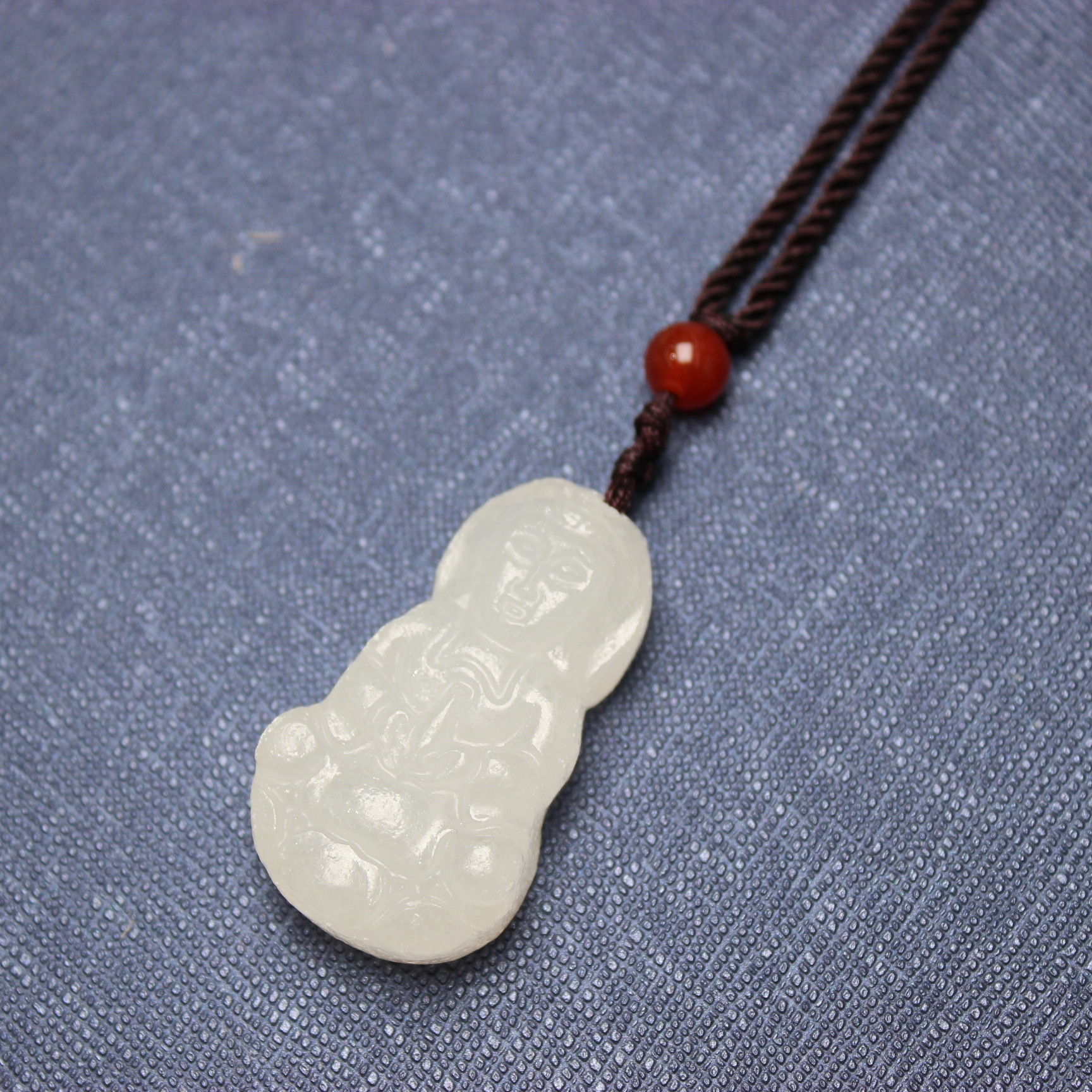 The white jade crystal pearl treasure mixed white marble pendant is a multi-functional necklace suitable for both women and men Specification image