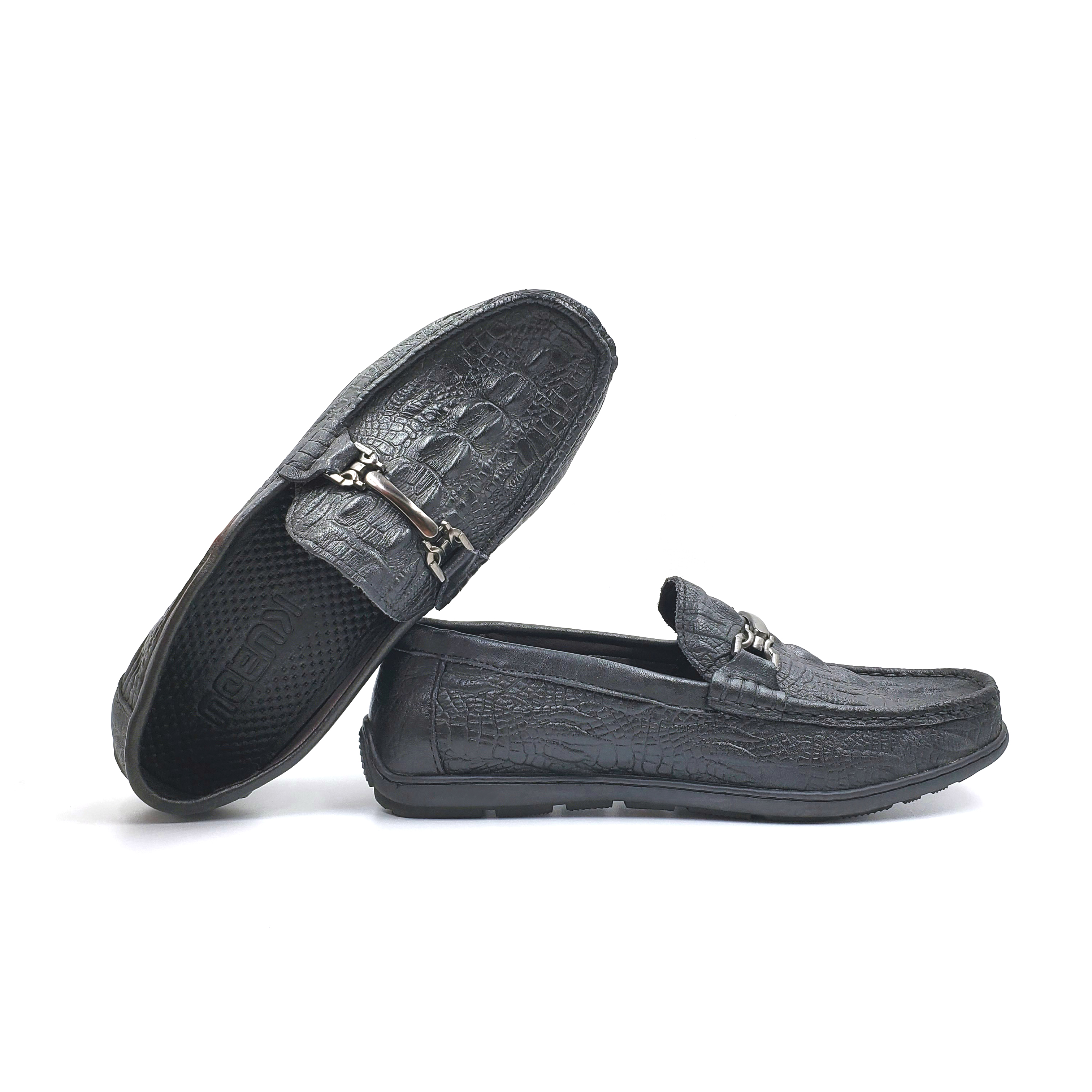 Men's crocodile-patterned casual shoes, trendy men's hooded leather shoes, black driving shoes, soft-soled genuine leather men's bean shoes Application Scenario