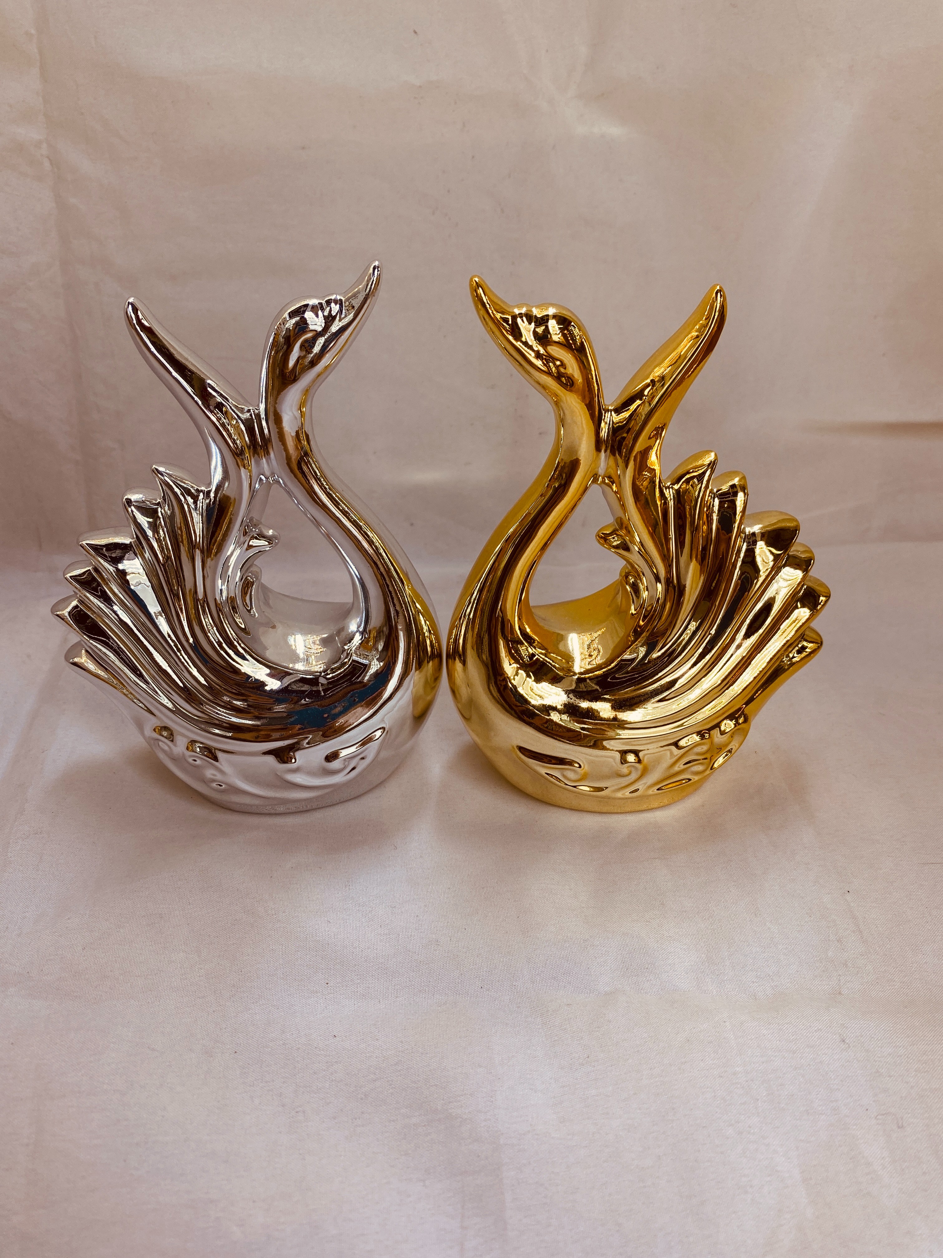 Ceramic ornaments, creative office desktop ornaments, and entrance hall ornaments details Picture