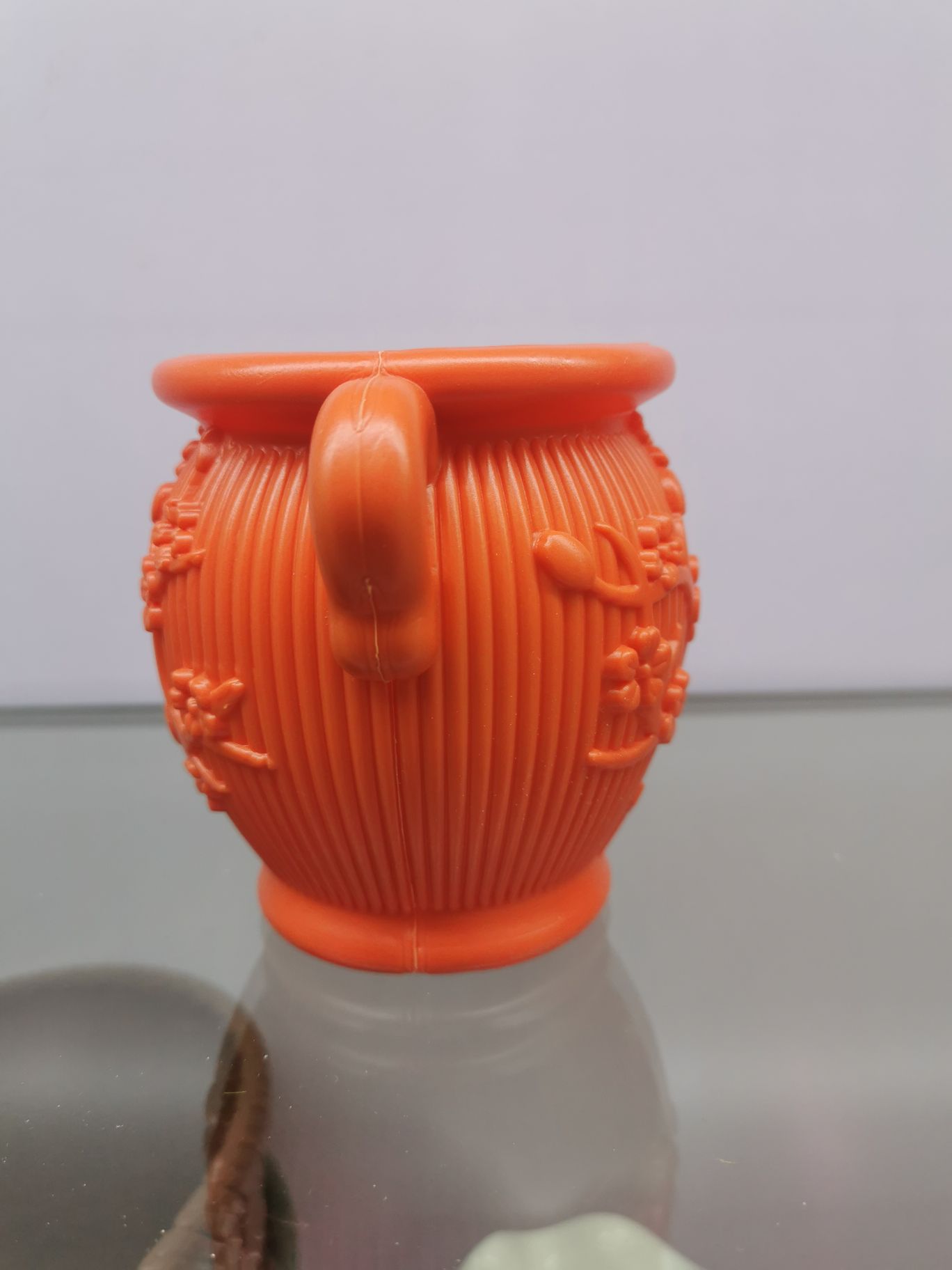 Plastic vase details Picture
