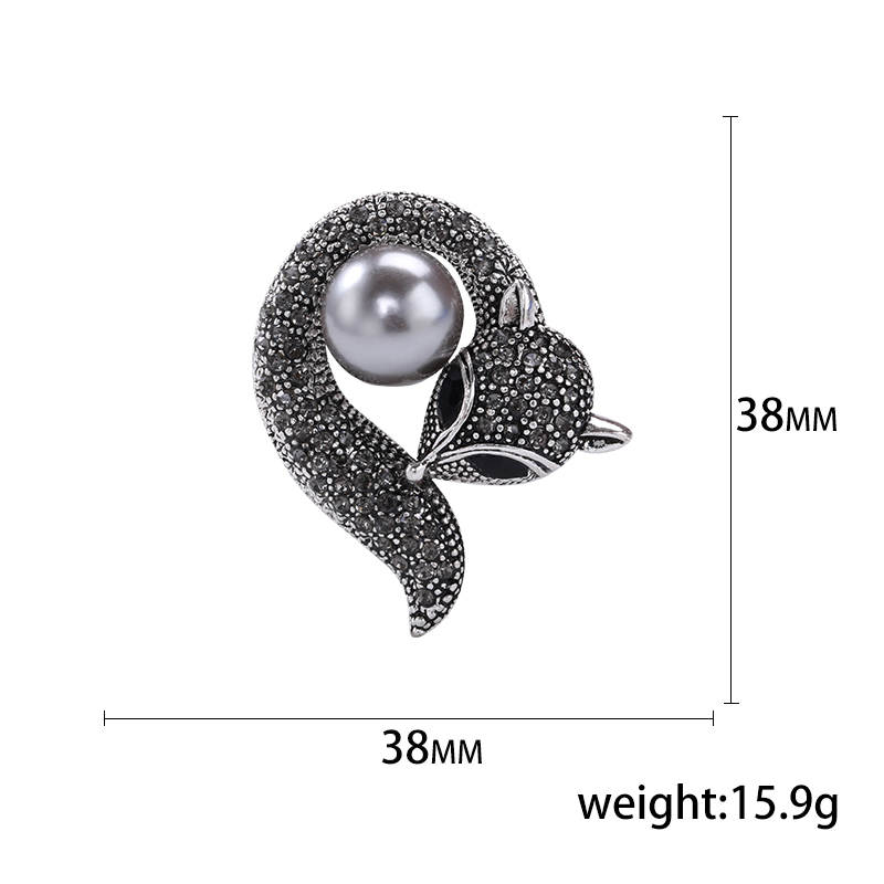 Factory direct sales of creative and light luxury Korean version new best-selling water diamond fox brooch, light luxury creative retro brooch, simple and fashionable accessory pin in stock Application Scenario
