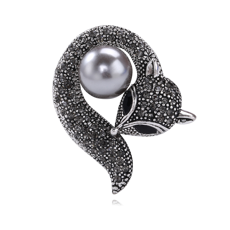 Factory direct sales of creative and light luxury Korean version new best-selling water diamond fox brooch, light luxury creative retro brooch, simple and fashionable accessory pin in stock Item Picture