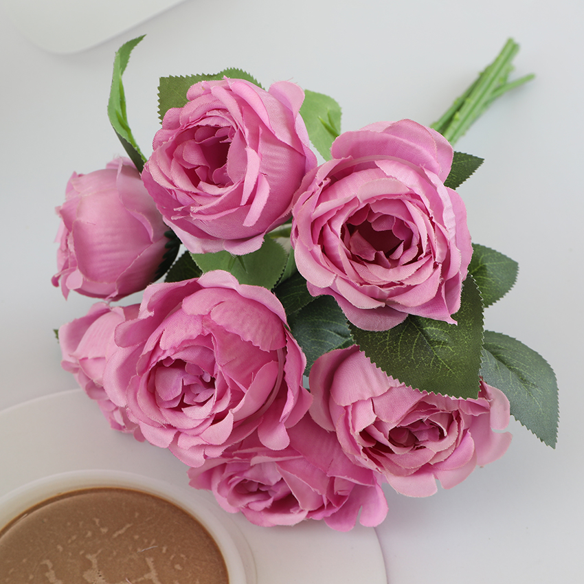 A 7-head hand-held bouquet for the bride Item Picture