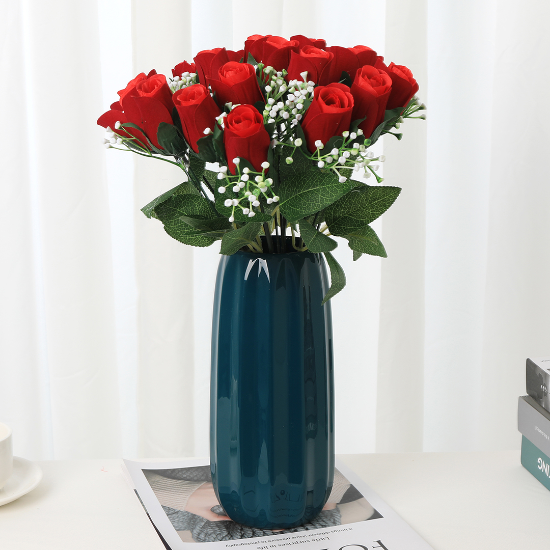 A wedding bouquet of 18 velvet roses for the bride details Picture