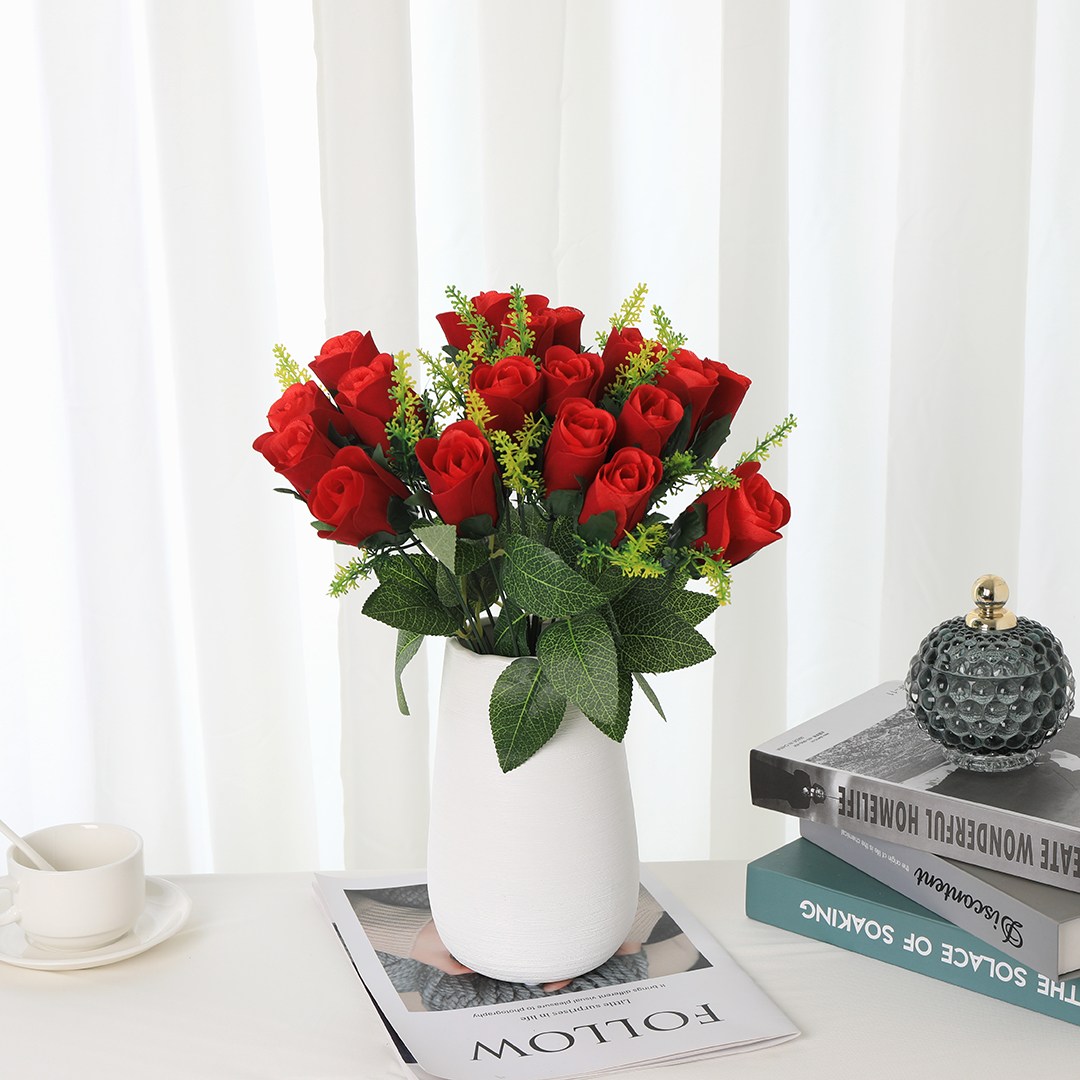 A bouquet of 18 velvet roses Specification image