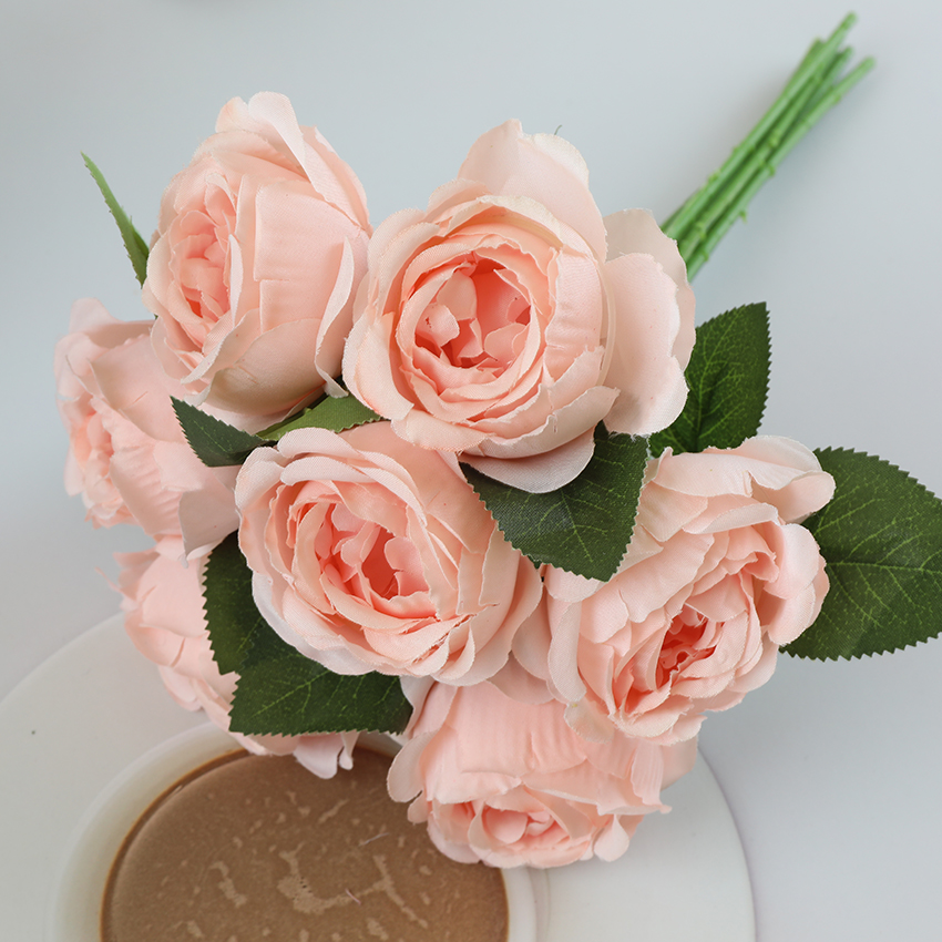 A 7-head hand-held bouquet for the bride details Picture