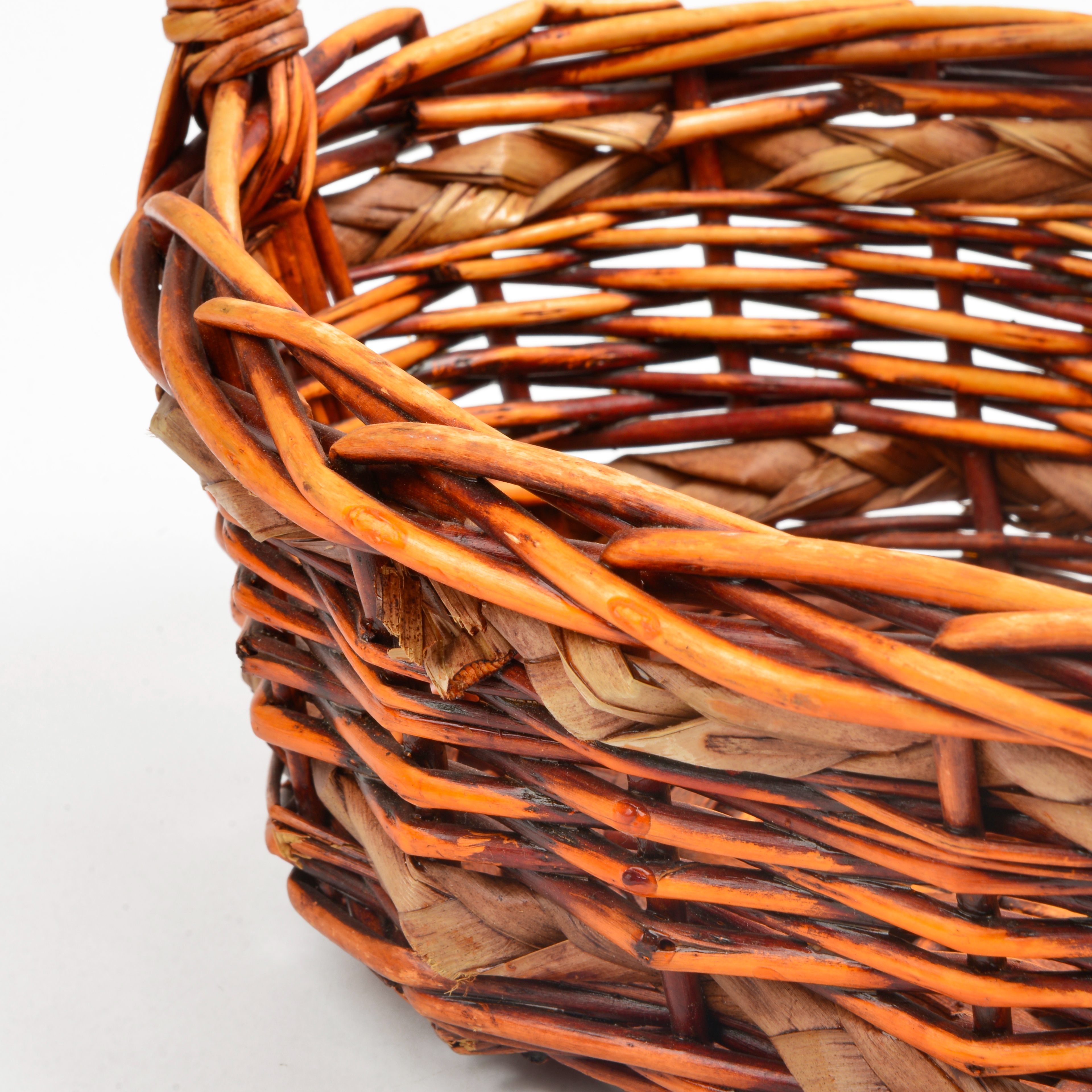 Three-piece set of willow and rattan woven fruit basket, supermarket gift, willow woven basket, gift basket, hand-held basket, three-piece set, storage basket Application Scenario