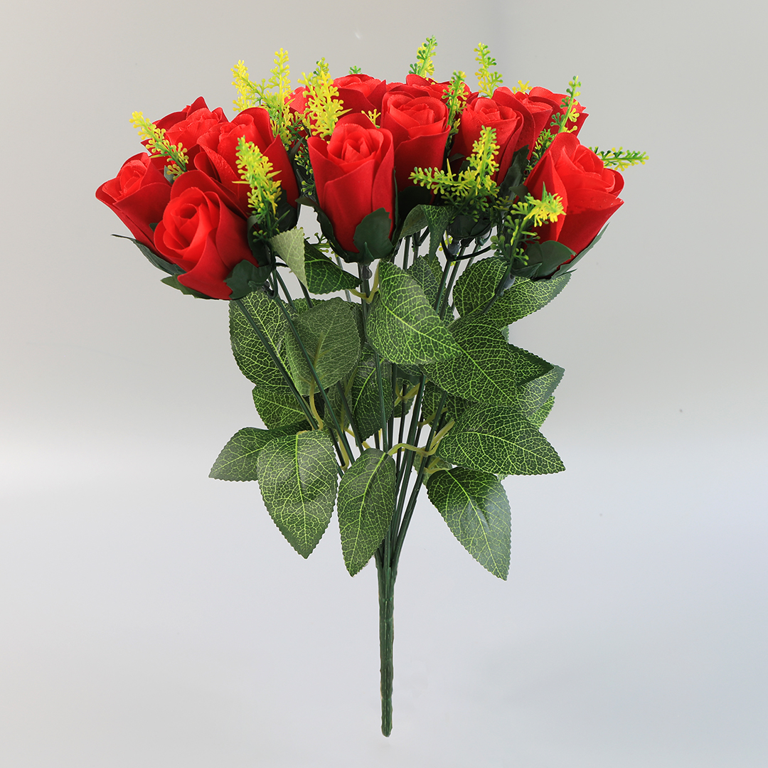 A bouquet of 18 velvet roses Application Scenario