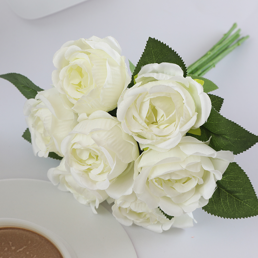 A 7-head hand-held bouquet for the bride Application Scenario