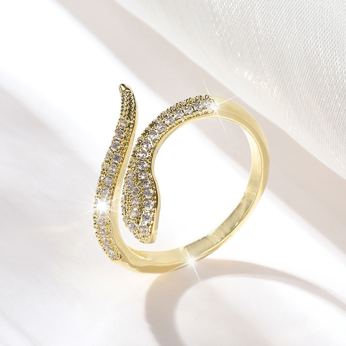 The exaggerated and high-end snake-shaped ring with a light luxury and niche design is a popular style in 2022 Item Picture
