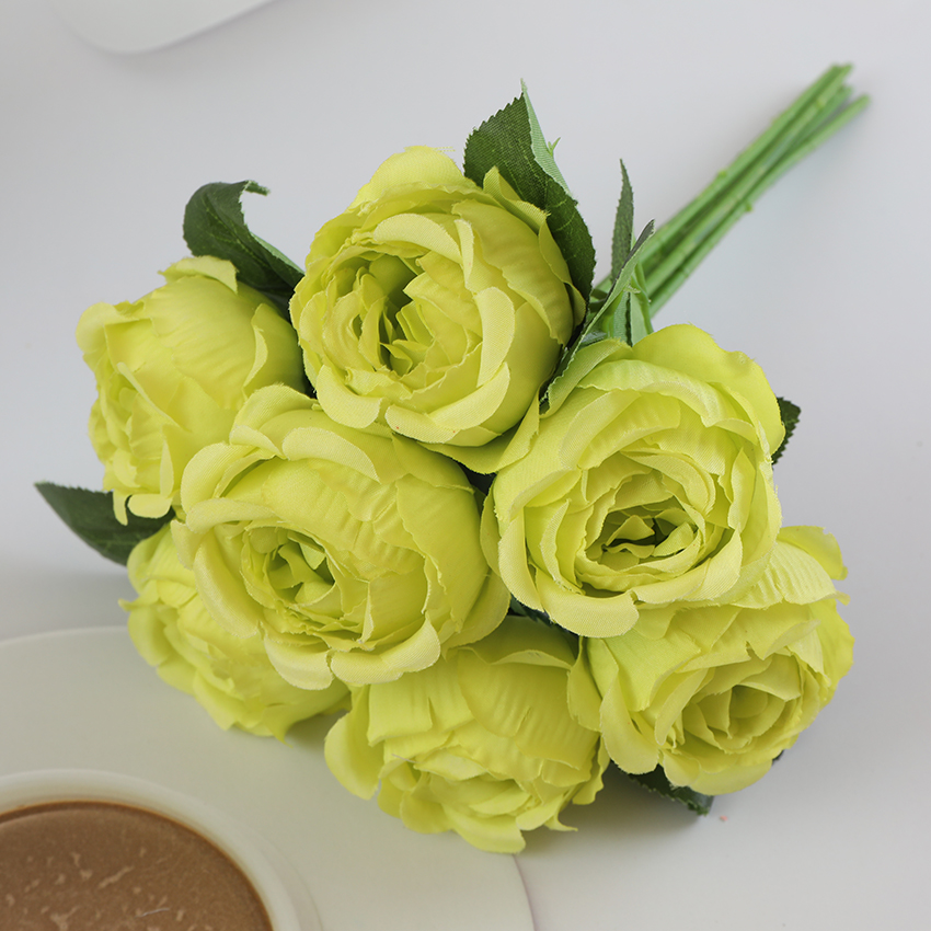 A 7-head hand-held bouquet for the bride