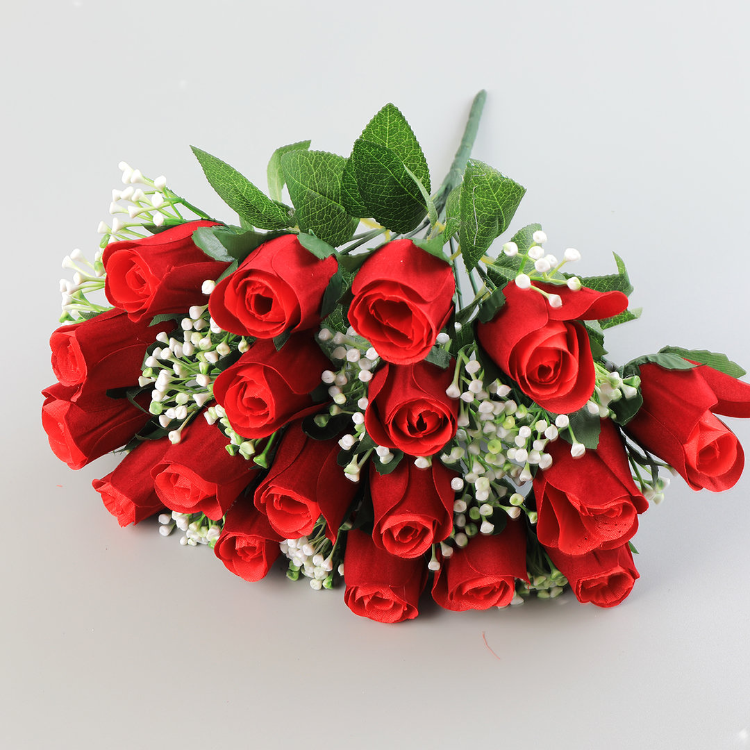 A wedding bouquet of 18 velvet roses for the bride