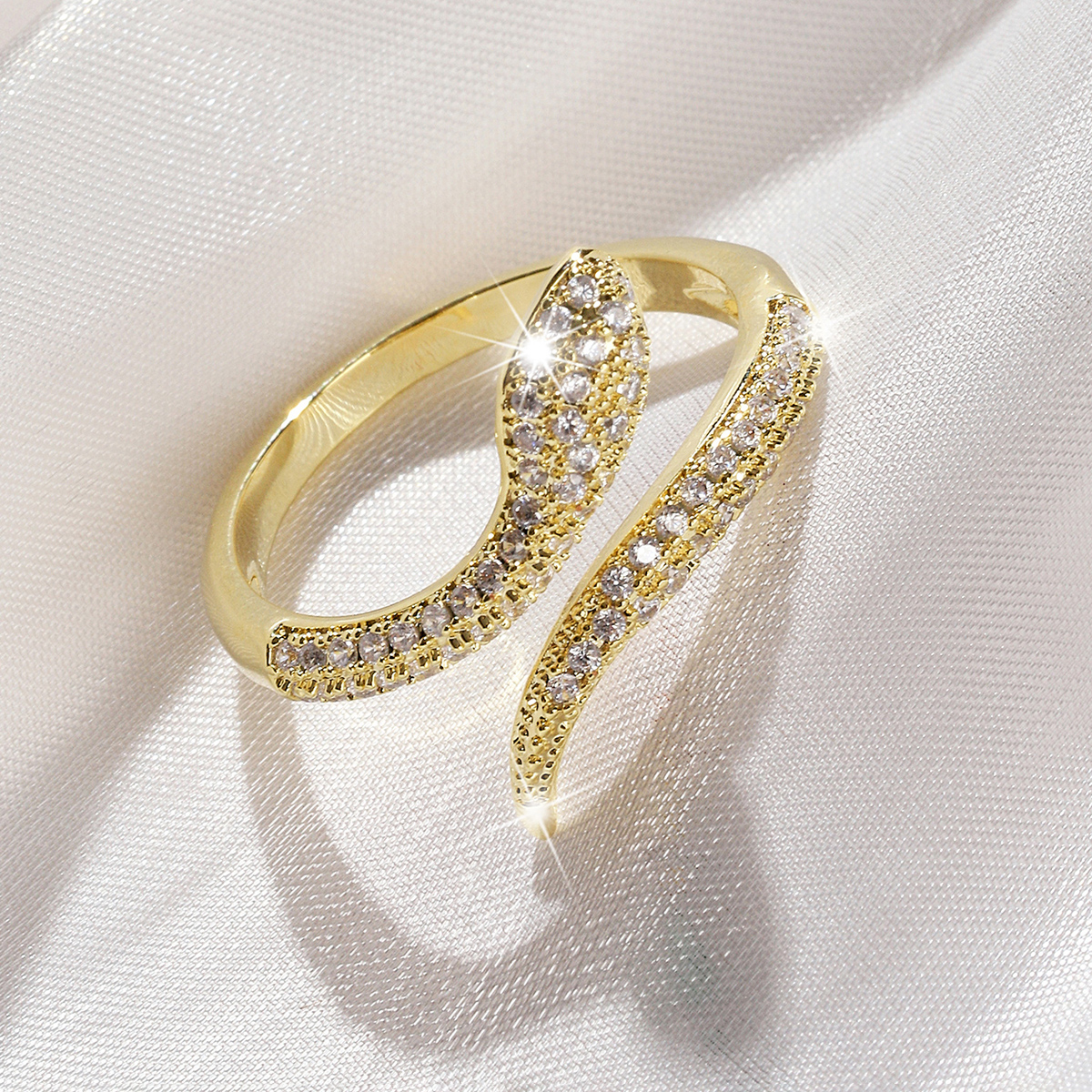 The exaggerated and high-end snake-shaped ring with a light luxury and niche design is a popular style in 2022 Specification image