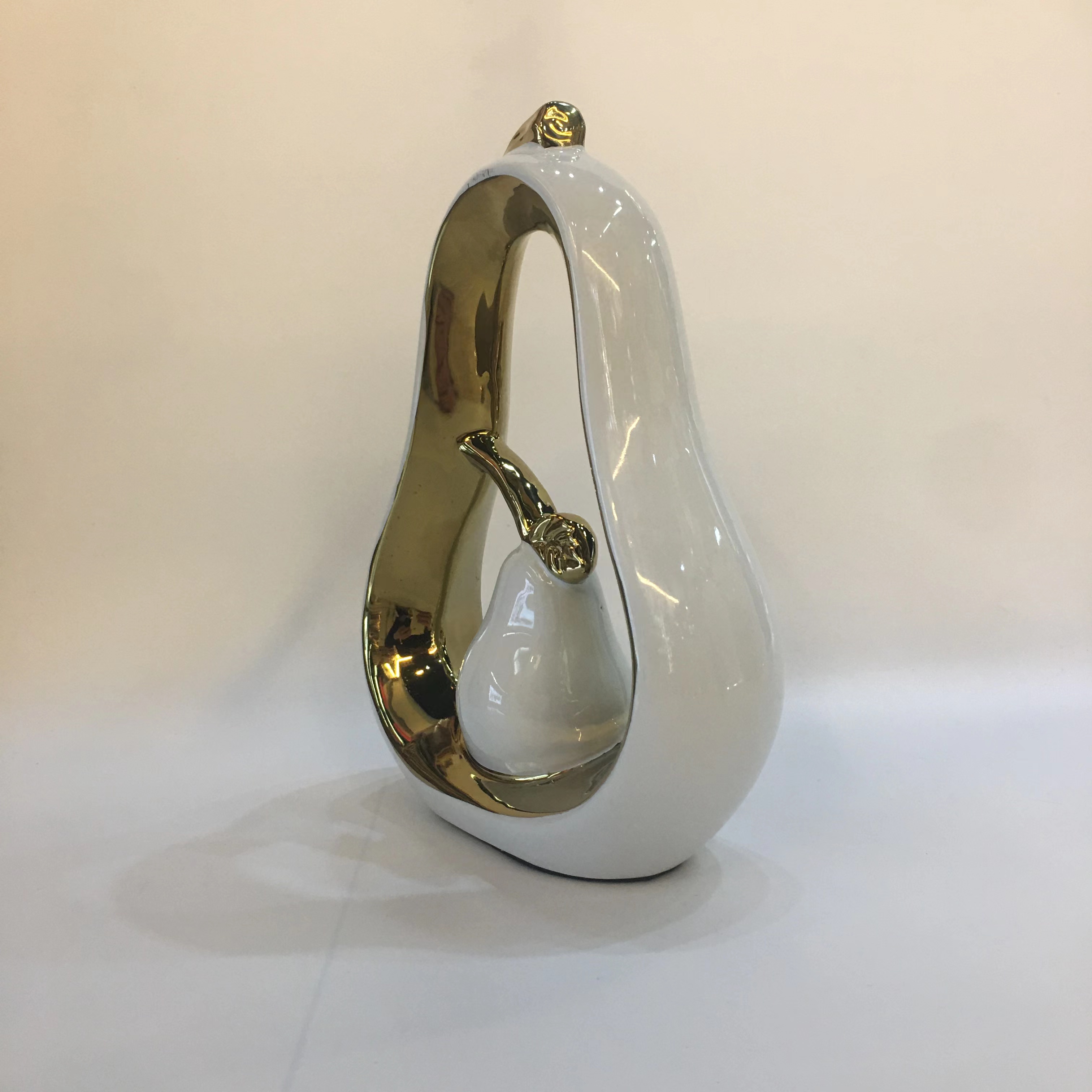 2025chinagoods907 New Products: Handicrafts, gifts, craft ornaments, light luxury hotel and home ceramic electroplated ornaments, creative abstract art soft furnishings, office model rooms, TV cabinet ornaments Application Scenario