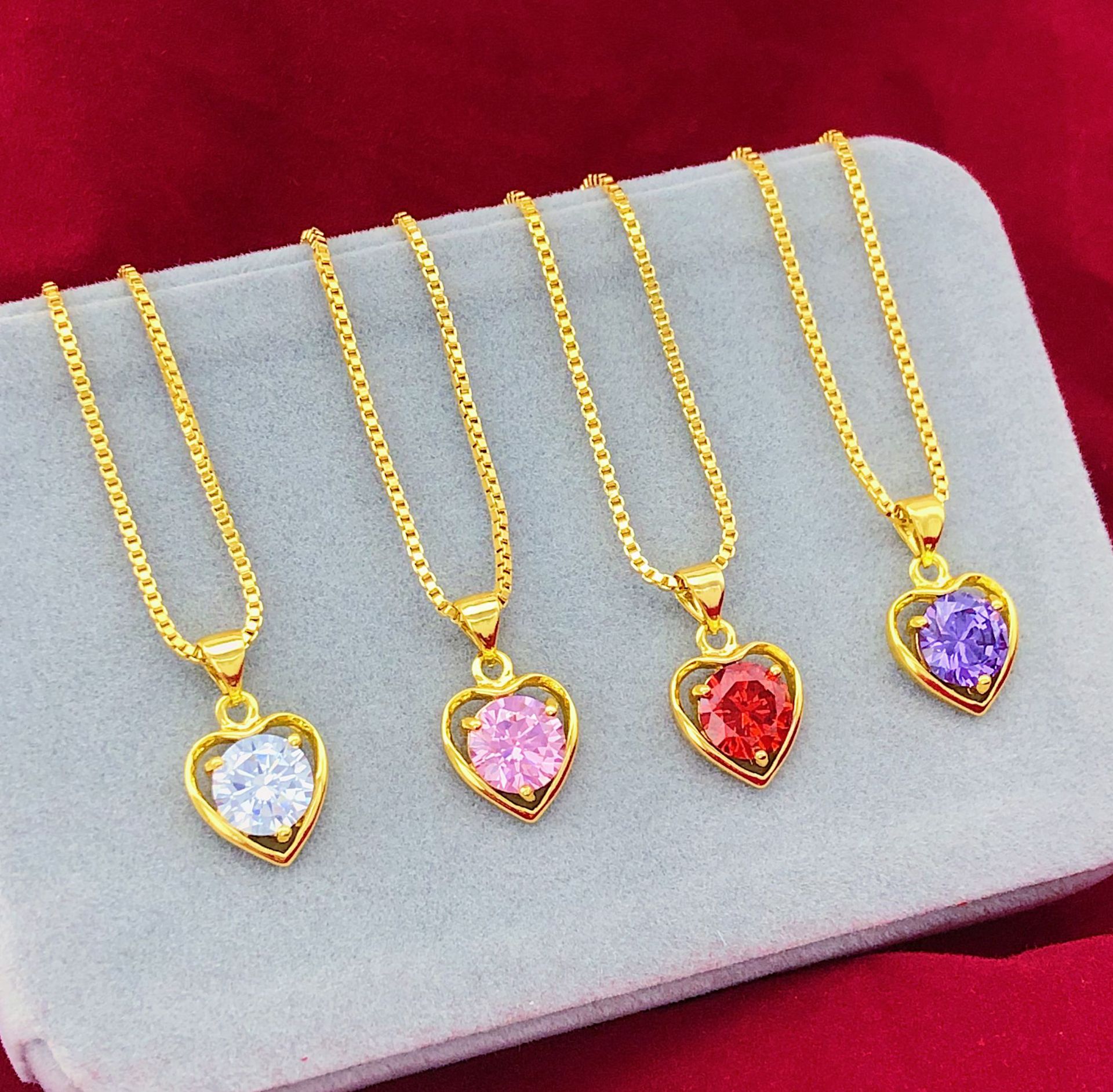 Heart-shaped pendant necklace with zircon colored diamonds, brass gold-plated jewelry, imitation gold jewelry, colored gemstone series, novel jewelry factory direct sales