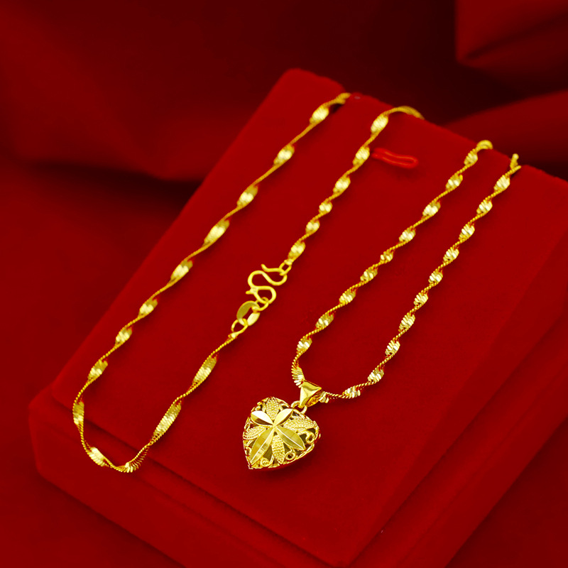 Brass gold-plated heart-shaped gold necklace, imitation gold necklace, cross-border wedding jewelry with pendant and chain, novel Yunnan ethnic style jewelry Application Scenario