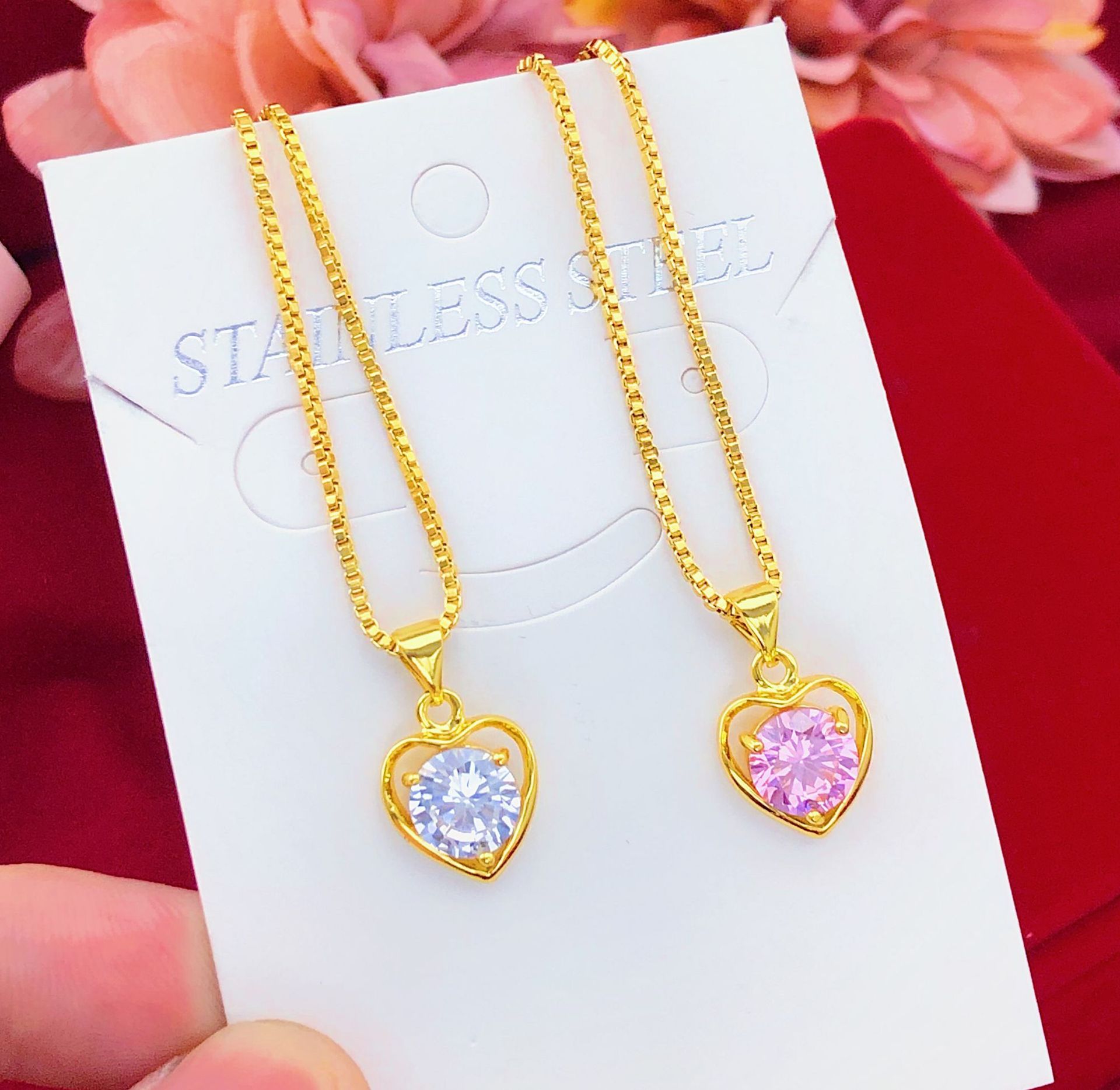 Heart-shaped pendant necklace with zircon colored diamonds, brass gold-plated jewelry, imitation gold jewelry, colored gemstone series, novel jewelry factory direct sales details Picture